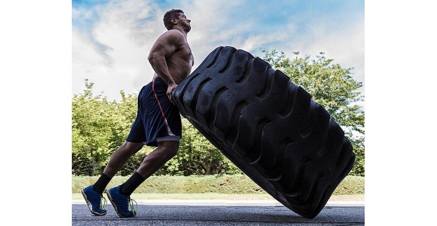 gymspot.ir ورزش کراس فیت و قوانین مسابقات آن <p style="text-align: right; direction: rtl; margin-right: 0px; margin-bottom: 9px; margin-left: 0px; padding: 0px; border: 0px; font-variant-numeric: inherit; font-variant-east-asian: inherit; font-variant-alternates: inherit; font-stretch: inherit; line-height: inherit; font-optical-sizing: inherit; font-kerning: inherit; font-feature-settings: inherit; font-variation-settings: inherit; vertical-align: baseline;">آیا می دانید مسابقات کراس فیت چگونه برگذار می شوند؟ آیا می دانید ورزشکار کراس فیت جهان با موفقیت در چه مسابقه و آیتم هایی به عنوان فرد پیروز و قهرمان معروف می شود؟&nbsp; آیا می دانید شرایط مربی گری در این رشته نوظهور اما جذاب و پرطرفدار چگونه است؟ در این مقاله به این سوالات پاسخ داده شده است</p><h4 style="text-align: right; direction: rtl; margin-right: 0px; margin-bottom: 10px; margin-left: 0px; padding: 8px 0px; border: 0px; font-variant-numeric: inherit; font-variant-east-asian: inherit; font-variant-alternates: inherit; font-stretch: inherit; line-height: 1.8; font-optical-sizing: inherit; font-kerning: inherit; font-feature-settings: inherit; font-variation-settings: inherit; vertical-align: baseline;" class=""><span style="direction: rtl; margin: 0px; padding: 0px; border: 0px; font-variant-alternates: inherit; font-variant-numeric: inherit; font-variant-east-asian: inherit; font-stretch: inherit; line-height: inherit; font-optical-sizing: inherit; font-kerning: inherit; font-feature-settings: inherit; font-variation-settings: inherit; vertical-align: baseline;">کراس فیت</span></h4><p style="text-align: right; direction: rtl; margin-right: 0px; margin-bottom: 9px; margin-left: 0px; padding: 0px; border: 0px; font-variant-numeric: inherit; font-variant-east-asian: inherit; font-variant-alternates: inherit; font-stretch: inherit; line-height: inherit; font-optical-sizing: inherit; font-kerning: inherit; font-feature-settings: inherit; font-variation-settings: inherit; vertical-align: baseline;"><span style="direction: rtl; margin: 0px; padding: 0px; border: 0px; font-variant-alternates: inherit; font-variant-numeric: inherit; font-variant-east-asian: inherit; font-stretch: inherit; line-height: inherit; font-optical-sizing: inherit; font-kerning: inherit; font-feature-settings: inherit; font-variation-settings: inherit; vertical-align: baseline;">کراس فیت به عنوان یک ورزش قدرتی جهت افزایش آمادگی جسمانی افراد، مجموعه ای است از تمرینات هوازی، تمرینات با وزن بدن و&nbsp;<span style="direction: rtl; margin: 0px; padding: 0px; border: 0px; font-variant-alternates: inherit; font-variant-numeric: inherit; font-variant-east-asian: inherit; font-stretch: inherit; line-height: inherit; font-optical-sizing: inherit; font-kerning: inherit; font-feature-settings: inherit; font-variation-settings: inherit; vertical-align: baseline;">پاورلیفتینگ&nbsp;<span style="direction: rtl; margin: 0px; padding: 0px; border: 0px; font-variant-alternates: inherit; font-variant-numeric: inherit; font-variant-east-asian: inherit; font-stretch: inherit; line-height: inherit; font-optical-sizing: inherit; font-kerning: inherit; font-feature-settings: inherit; font-variation-settings: inherit; vertical-align: baseline;">&nbsp;این تمرینات عموما در بازه زمانی طولانی مدت و با فشار تمرینی بالا انجام می شود.&nbsp;<span style="direction: rtl; margin: 0px; padding: 0px; border: 0px; font-variant-alternates: inherit; font-variant-numeric: inherit; font-variant-east-asian: inherit; font-stretch: inherit; line-height: inherit; font-optical-sizing: inherit; font-kerning: inherit; font-feature-settings: inherit; font-variation-settings: inherit; vertical-align: baseline;">هدفش ارتقای فاکتورهای آمادگی جسمانی افراد است.&nbsp;<span style="direction: rtl; margin: 0px; padding: 0px; border: 0px; font-variant-alternates: inherit; font-variant-numeric: inherit; font-variant-east-asian: inherit; font-stretch: inherit; line-height: inherit; font-optical-sizing: inherit; font-kerning: inherit; font-feature-settings: inherit; font-variation-settings: inherit; vertical-align: baseline;">هر کلاس عمومی به مدت یک ساعت و شامل سه بخش: گرم کردن&nbsp;-&nbsp;<span style="direction: rtl; margin: 0px; padding: 0px; border: 0px; font-variant-alternates: inherit; font-variant-numeric: inherit; font-variant-east-asian: inherit; font-stretch: inherit; line-height: inherit; font-optical-sizing: inherit; font-kerning: inherit; font-feature-settings: inherit; font-variation-settings: inherit; vertical-align: baseline;">تمرینات اصلی با فشار تمرینی -&nbsp;<span style="direction: rtl; margin: 0px; padding: 0px; border: 0px; font-variant-alternates: inherit; font-variant-numeric: inherit; font-variant-east-asian: inherit; font-stretch: inherit; line-height: inherit; font-optical-sizing: inherit; font-kerning: inherit; font-feature-settings: inherit; font-variation-settings: inherit; vertical-align: baseline;">حرکات کششی و سرد کردن بدن است.</span></span></span></span></span></span></span></p><p style="text-align: right; direction: rtl; margin-right: 0px; margin-bottom: 9px; margin-left: 0px; padding: 0px; border: 0px; font-variant-numeric: inherit; font-variant-east-asian: inherit; font-variant-alternates: inherit; font-stretch: inherit; line-height: inherit; font-optical-sizing: inherit; font-kerning: inherit; font-feature-settings: inherit; font-variation-settings: inherit; vertical-align: baseline;"><span style="direction: rtl; margin: 0px; padding: 0px; border: 0px; font-variant-alternates: inherit; font-variant-numeric: inherit; font-variant-east-asian: inherit; font-stretch: inherit; line-height: inherit; font-optical-sizing: inherit; font-kerning: inherit; font-feature-settings: inherit; font-variation-settings: inherit; vertical-align: baseline;"><span style="direction: rtl; margin: 0px; padding: 0px; border: 0px; font-variant-alternates: inherit; font-variant-numeric: inherit; font-variant-east-asian: inherit; font-stretch: inherit; line-height: inherit; font-optical-sizing: inherit; font-kerning: inherit; font-feature-settings: inherit; font-variation-settings: inherit; vertical-align: baseline;"><span style="direction: rtl; margin: 0px; padding: 0px; border: 0px; font-variant-alternates: inherit; font-variant-numeric: inherit; font-variant-east-asian: inherit; font-stretch: inherit; line-height: inherit; font-optical-sizing: inherit; font-kerning: inherit; font-feature-settings: inherit; font-variation-settings: inherit; vertical-align: baseline;"><span style="direction: rtl; margin: 0px; padding: 0px; border: 0px; font-variant-alternates: inherit; font-variant-numeric: inherit; font-variant-east-asian: inherit; font-stretch: inherit; line-height: inherit; font-optical-sizing: inherit; font-kerning: inherit; font-feature-settings: inherit; font-variation-settings: inherit; vertical-align: baseline;"><span style="direction: rtl; margin: 0px; padding: 0px; border: 0px; font-variant-alternates: inherit; font-variant-numeric: inherit; font-variant-east-asian: inherit; font-stretch: inherit; line-height: inherit; font-optical-sizing: inherit; font-kerning: inherit; font-feature-settings: inherit; font-variation-settings: inherit; vertical-align: baseline;"><span style="direction: rtl; margin: 0px; padding: 0px; border: 0px; font-variant-alternates: inherit; font-variant-numeric: inherit; font-variant-east-asian: inherit; font-stretch: inherit; line-height: inherit; font-optical-sizing: inherit; font-kerning: inherit; font-feature-settings: inherit; font-variation-settings: inherit; vertical-align: baseline;"><span style="direction: rtl; margin: 0px; padding: 0px; border: 0px; font-variant-alternates: inherit; font-variant-numeric: inherit; font-variant-east-asian: inherit; font-stretch: inherit; line-height: inherit; font-optical-sizing: inherit; font-kerning: inherit; font-feature-settings: inherit; font-variation-settings: inherit; vertical-align: baseline;"><span style="direction: rtl; margin: 0px; padding: 0px; border: 0px; font-variant-alternates: inherit; font-variant-numeric: inherit; font-variant-east-asian: inherit; font-stretch: inherit; line-height: inherit; font-optical-sizing: inherit; font-kerning: inherit; font-feature-settings: inherit; font-variation-settings: inherit; vertical-align: baseline;">گاهی در برخی از باشگاه ها قبل از پرداختن به تمرین اصلی، چند آیتم رقابتی نیز اجرا و رکوردهای ورزشکاران جهت شرکت در مسابقات کراس فیت توسط مربی ثبت می شود.&nbsp;<span style="direction: rtl; margin: 0px; padding: 0px; border: 0px; font-variant-alternates: inherit; font-variant-numeric: inherit; font-variant-east-asian: inherit; font-stretch: inherit; line-height: inherit; font-optical-sizing: inherit; font-kerning: inherit; font-feature-settings: inherit; font-variation-settings: inherit; vertical-align: baseline;">فدراسیون کراس فیت در سال ۲۰۰۰ میلادی توسط گرگ گلسمن ولارن جینای در ایالات متحده امریکا تاسیس شد.&nbsp;</span><span style="direction: rtl; margin: 0px; padding: 0px; border: 0px; font-variant-alternates: inherit; font-variant-numeric: inherit; font-variant-east-asian: inherit; font-stretch: inherit; line-height: inherit; font-optical-sizing: inherit; font-kerning: inherit; font-feature-settings: inherit; font-variation-settings: inherit; vertical-align: baseline;">این رشته ورزشی هم به عنوان روشی برای کسب تناسب اندام و هم یک رشته ورزشی رقابتی به مجامع ورزشی جهان معرفی شد.&nbsp;</span><span style="direction: rtl; margin: 0px; padding: 0px; border: 0px; font-variant-alternates: inherit; font-variant-numeric: inherit; font-variant-east-asian: inherit; font-stretch: inherit; line-height: inherit; font-optical-sizing: inherit; font-kerning: inherit; font-feature-settings: inherit; font-variation-settings: inherit; vertical-align: baseline;">تمرینات این رشته شامل تمریناتی از سیستم&nbsp;<span style="direction: rtl; margin: 0px; padding: 0px; border: 0px; font-variant-alternates: inherit; font-variant-numeric: inherit; font-variant-east-asian: inherit; font-stretch: inherit; line-height: inherit; font-optical-sizing: inherit; font-kerning: inherit; font-feature-settings: inherit; font-variation-settings: inherit; vertical-align: baseline;">HIIT&nbsp;<span style="direction: rtl; margin: 0px; padding: 0px; border: 0px; font-variant-alternates: inherit; font-variant-numeric: inherit; font-variant-east-asian: inherit; font-stretch: inherit; line-height: inherit; font-optical-sizing: inherit; font-kerning: inherit; font-feature-settings: inherit; font-variation-settings: inherit; vertical-align: baseline;">وزنه برداری المپیکی، پاورلیفتینگ، قوی ترین مردان، کالیستینگ و&nbsp;<span style="direction: rtl; margin: 0px; padding: 0px; border: 0px; font-variant-alternates: inherit; font-variant-numeric: inherit; font-variant-east-asian: inherit; font-stretch: inherit; line-height: inherit; font-optical-sizing: inherit; font-kerning: inherit; font-feature-settings: inherit; font-variation-settings: inherit; vertical-align: baseline;">تمرینات پلامتریک<span style="direction: rtl; margin: 0px; padding: 0px; border: 0px; font-variant-alternates: inherit; font-variant-numeric: inherit; font-variant-east-asian: inherit; font-stretch: inherit; line-height: inherit; font-optical-sizing: inherit; font-kerning: inherit; font-feature-settings: inherit; font-variation-settings: inherit; vertical-align: baseline;">&nbsp;است.</span></span></span></span></span></span></span></span></span></span></span></span></span></p><p style="direction: rtl; margin-right: 0px; margin-bottom: 9px; margin-left: 0px; padding: 0px; border: 0px; font-variant-numeric: inherit; font-variant-east-asian: inherit; font-variant-alternates: inherit; font-stretch: inherit; line-height: inherit; font-optical-sizing: inherit; font-kerning: inherit; font-feature-settings: inherit; font-variation-settings: inherit; vertical-align: baseline; text-align: justify;"></p><p style="direction: rtl; margin-right: 0px; margin-bottom: 9px; margin-left: 0px; padding: 0px; border: 0px; font-variant-numeric: inherit; font-variant-east-asian: inherit; font-variant-alternates: inherit; font-stretch: inherit; line-height: inherit; font-optical-sizing: inherit; font-kerning: inherit; font-feature-settings: inherit; font-variation-settings: inherit; vertical-align: baseline; text-align: center;"><span style="direction: rtl; margin: 0px; padding: 0px; border: 0px; font-variant-alternates: inherit; font-variant-numeric: inherit; font-variant-east-asian: inherit; font-stretch: inherit; line-height: inherit; font-optical-sizing: inherit; font-kerning: inherit; font-feature-settings: inherit; font-variation-settings: inherit; vertical-align: baseline;"></span></p><p style="direction: rtl; margin-right: 0px; margin-bottom: 9px; margin-left: 0px; padding: 0px; border: 0px; font-variant-numeric: inherit; font-variant-east-asian: inherit; font-variant-alternates: inherit; font-stretch: inherit; line-height: inherit; font-optical-sizing: inherit; font-kerning: inherit; font-feature-settings: inherit; font-variation-settings: inherit; vertical-align: baseline; text-align: justify;"></p><h4 style="text-align: right; direction: rtl; margin-right: 0px; margin-bottom: 10px; margin-left: 0px; padding: 8px 0px; border: 0px; font-variant-numeric: inherit; font-variant-east-asian: inherit; font-variant-alternates: inherit; font-stretch: inherit; line-height: 1.8; font-optical-sizing: inherit; font-kerning: inherit; font-feature-settings: inherit; font-variation-settings: inherit; vertical-align: baseline;" class=""><span style="direction: rtl; margin: 0px; padding: 0px; border: 0px; font-variant-alternates: inherit; font-variant-numeric: inherit; font-variant-east-asian: inherit; font-stretch: inherit; line-height: inherit; font-optical-sizing: inherit; font-kerning: inherit; font-feature-settings: inherit; font-variation-settings: inherit; vertical-align: baseline;">کراس فیت، ورزش قرن ۲۱</span></h4><p style="text-align: right; direction: rtl; margin-right: 0px; margin-bottom: 9px; margin-left: 0px; padding: 0px; border: 0px; font-variant-numeric: inherit; font-variant-east-asian: inherit; font-variant-alternates: inherit; font-stretch: inherit; line-height: inherit; font-optical-sizing: inherit; font-kerning: inherit; font-feature-settings: inherit; font-variation-settings: inherit; vertical-align: baseline;"><span style="direction: rtl; margin: 0px; padding: 0px; border: 0px; font-variant-alternates: inherit; font-variant-numeric: inherit; font-variant-east-asian: inherit; font-stretch: inherit; line-height: inherit; font-optical-sizing: inherit; font-kerning: inherit; font-feature-settings: inherit; font-variation-settings: inherit; vertical-align: baseline;">تمرینات و&nbsp;<span style="direction: rtl; margin: 0px; padding: 0px; border: 0px; font-variant-alternates: inherit; font-variant-numeric: inherit; font-variant-east-asian: inherit; font-stretch: inherit; line-height: inherit; font-optical-sizing: inherit; font-kerning: inherit; font-feature-settings: inherit; font-variation-settings: inherit; vertical-align: baseline;">مسابقات کراس فیت<span style="direction: rtl; margin: 0px; padding: 0px; border: 0px; font-variant-alternates: inherit; font-variant-numeric: inherit; font-variant-east-asian: inherit; font-stretch: inherit; line-height: inherit; font-optical-sizing: inherit; font-kerning: inherit; font-feature-settings: inherit; font-variation-settings: inherit; vertical-align: baseline;">&nbsp;به طور، خیره کننده ای در حال توسعه و پیشرفت در سراسر جهان است.&nbsp;<span style="direction: rtl; margin: 0px; padding: 0px; border: 0px; font-variant-alternates: inherit; font-variant-numeric: inherit; font-variant-east-asian: inherit; font-stretch: inherit; line-height: inherit; font-optical-sizing: inherit; font-kerning: inherit; font-feature-settings: inherit; font-variation-settings: inherit; vertical-align: baseline;">هر روز به تعداد علاقه مندان و طرفداران این رشته ورزشی افزوده شده و رقابت ها با تعداد بیشتری از ورزشکاران مشتاق برگزار می شود.&nbsp;<span style="direction: rtl; margin: 0px; padding: 0px; border: 0px; font-variant-alternates: inherit; font-variant-numeric: inherit; font-variant-east-asian: inherit; font-stretch: inherit; line-height: inherit; font-optical-sizing: inherit; font-kerning: inherit; font-feature-settings: inherit; font-variation-settings: inherit; vertical-align: baseline;">سال ۲۰۱۴ تعداد باشگاه های مجاز این رشته، در جهان ۱۱۰۰۰ بود که هر ساله تعداد آن در حال افزایش است.&nbsp;</span></span></span></span></span></p><h4 style="text-align: right; direction: rtl; margin-right: 0px; margin-bottom: 10px; margin-left: 0px; padding: 8px 0px; border: 0px; font-variant-numeric: inherit; font-variant-east-asian: inherit; font-variant-alternates: inherit; font-stretch: inherit; line-height: 1.8; font-optical-sizing: inherit; font-kerning: inherit; font-feature-settings: inherit; font-variation-settings: inherit; vertical-align: baseline;" class=""><span style="direction: rtl; margin: 0px; padding: 0px; border: 0px; font-variant-alternates: inherit; font-variant-numeric: inherit; font-variant-east-asian: inherit; font-stretch: inherit; line-height: inherit; font-optical-sizing: inherit; font-kerning: inherit; font-feature-settings: inherit; font-variation-settings: inherit; vertical-align: baseline;">نحوه برگذاری مسابقات کراس فیت</span></h4><p style="text-align: right; direction: rtl; margin-right: 0px; margin-bottom: 9px; margin-left: 0px; padding: 0px; border: 0px; font-variant-numeric: inherit; font-variant-east-asian: inherit; font-variant-alternates: inherit; font-stretch: inherit; line-height: inherit; font-optical-sizing: inherit; font-kerning: inherit; font-feature-settings: inherit; font-variation-settings: inherit; vertical-align: baseline;"><span style="direction: rtl; margin: 0px; padding: 0px; border: 0px; font-variant-alternates: inherit; font-variant-numeric: inherit; font-variant-east-asian: inherit; font-stretch: inherit; line-height: inherit; font-optical-sizing: inherit; font-kerning: inherit; font-feature-settings: inherit; font-variation-settings: inherit; vertical-align: baseline;">مسابقات کراس فیت&nbsp;<span style="direction: rtl; margin: 0px; padding: 0px; border: 0px; font-variant-alternates: inherit; font-variant-numeric: inherit; font-variant-east-asian: inherit; font-stretch: inherit; line-height: inherit; font-optical-sizing: inherit; font-kerning: inherit; font-feature-settings: inherit; font-variation-settings: inherit; vertical-align: baseline;">&nbsp;از سال ۲۰۰۷ هر ساله در تابستان برگزار می شود.&nbsp;<span style="direction: rtl; margin: 0px; padding: 0px; border: 0px; font-variant-alternates: inherit; font-variant-numeric: inherit; font-variant-east-asian: inherit; font-stretch: inherit; line-height: inherit; font-optical-sizing: inherit; font-kerning: inherit; font-feature-settings: inherit; font-variation-settings: inherit; vertical-align: baseline;">در مسابقات کراس فیت اغلب از آیتم های رایج در کلاس های تمرینی آن استفاده می شود اما، گاها آیتم های جدیدی نیز به صورت غیر منتظره ارائه می شود.</span><span style="direction: rtl; margin: 0px; padding: 0px; border: 0px; font-variant-alternates: inherit; font-variant-numeric: inherit; font-variant-east-asian: inherit; font-stretch: inherit; line-height: inherit; font-optical-sizing: inherit; font-kerning: inherit; font-feature-settings: inherit; font-variation-settings: inherit; vertical-align: baseline;">&nbsp;به عنوان مثال: گاهی شنا و پرتاب وزنه نیز در مسابقات گنجانده شده است.</span></span></span></p><h4 style="text-align: right; direction: rtl; margin-right: 0px; margin-bottom: 10px; margin-left: 0px; padding: 8px 0px; border: 0px; font-variant-numeric: inherit; font-variant-east-asian: inherit; font-variant-alternates: inherit; font-stretch: inherit; line-height: 1.8; font-optical-sizing: inherit; font-kerning: inherit; font-feature-settings: inherit; font-variation-settings: inherit; vertical-align: baseline;" class=""><span style="direction: rtl; margin: 0px; padding: 0px; border: 0px; font-variant-alternates: inherit; font-variant-numeric: inherit; font-variant-east-asian: inherit; font-stretch: inherit; line-height: inherit; font-optical-sizing: inherit; font-kerning: inherit; font-feature-settings: inherit; font-variation-settings: inherit; vertical-align: baseline;">هدف مسابقات کراس فیت</span></h4><p style="text-align: right; direction: rtl; margin-right: 0px; margin-bottom: 9px; margin-left: 0px; padding: 0px; border: 0px; font-variant-numeric: inherit; font-variant-east-asian: inherit; font-variant-alternates: inherit; font-stretch: inherit; line-height: inherit; font-optical-sizing: inherit; font-kerning: inherit; font-feature-settings: inherit; font-variation-settings: inherit; vertical-align: baseline;"><span style="direction: rtl; margin: 0px; padding: 0px; border: 0px; font-variant-alternates: inherit; font-variant-numeric: inherit; font-variant-east-asian: inherit; font-stretch: inherit; line-height: inherit; font-optical-sizing: inherit; font-kerning: inherit; font-feature-settings: inherit; font-variation-settings: inherit; vertical-align: baseline;">هدف اصلی از برگزاری همچین مسابقاتی شناسایی آماده ترین ورزشکاران از نظر بدنی است.&nbsp;</span><span style="direction: rtl; margin: 0px; padding: 0px; border: 0px; font-variant-alternates: inherit; font-variant-numeric: inherit; font-variant-east-asian: inherit; font-stretch: inherit; line-height: inherit; font-optical-sizing: inherit; font-kerning: inherit; font-feature-settings: inherit; font-variation-settings: inherit; vertical-align: baseline;">ورزشکارانی که در این مسابقات شرکت می کنند باید خود را برای هر چیزی آماده کنند.&nbsp;</span><span style="direction: rtl; margin: 0px; padding: 0px; border: 0px; font-variant-alternates: inherit; font-variant-numeric: inherit; font-variant-east-asian: inherit; font-stretch: inherit; line-height: inherit; font-optical-sizing: inherit; font-kerning: inherit; font-feature-settings: inherit; font-variation-settings: inherit; vertical-align: baseline;">مسابقات در دو گروه زنان و مردان و در رده های سنی مختلف برگزار می گردد.</span><span style="direction: rtl; margin: 0px; padding: 0px; border: 0px; font-variant-alternates: inherit; font-variant-numeric: inherit; font-variant-east-asian: inherit; font-stretch: inherit; line-height: inherit; font-optical-sizing: inherit; font-kerning: inherit; font-feature-settings: inherit; font-variation-settings: inherit; vertical-align: baseline;">&nbsp;مسابقات کراس فیت&nbsp;<span style="direction: rtl; margin: 0px; padding: 0px; border: 0px; font-variant-alternates: inherit; font-variant-numeric: inherit; font-variant-east-asian: inherit; font-stretch: inherit; line-height: inherit; font-optical-sizing: inherit; font-kerning: inherit; font-feature-settings: inherit; font-variation-settings: inherit; vertical-align: baseline;">تنها راه واقعی سنجش میزان آمادگی ورزشکاران از همه لحاظ است.<span style="direction: rtl; margin: 0px; padding: 0px; border: 0px; font-variant-alternates: inherit; font-variant-numeric: inherit; font-variant-east-asian: inherit; font-stretch: inherit; line-height: inherit; font-optical-sizing: inherit; font-kerning: inherit; font-feature-settings: inherit; font-variation-settings: inherit; vertical-align: baseline;">مسابقات قوی ترین مردان، سه گانه “و” غیره هر کدام بخشی از توان ورزشکار را می سنجد اما، در مسابقات کراس فیت هم قدرت بدنی، استقامت، سرعت و چابکی همگی مدنظر هستند.<span style="direction: rtl; margin: 0px; padding: 0px; border: 0px; font-variant-alternates: inherit; font-variant-numeric: inherit; font-variant-east-asian: inherit; font-stretch: inherit; line-height: inherit; font-optical-sizing: inherit; font-kerning: inherit; font-feature-settings: inherit; font-variation-settings: inherit; vertical-align: baseline;">&nbsp;بنابراین ادعا می کنیم این رشته تنها روش سنجش آمادگی جسمانی ورزشکاران است.</span></span></span></span></p><h4 style="text-align: right; direction: rtl; margin-right: 0px; margin-bottom: 10px; margin-left: 0px; padding: 8px 0px; border: 0px; font-variant-numeric: inherit; font-variant-east-asian: inherit; font-variant-alternates: inherit; font-stretch: inherit; line-height: 1.8; font-optical-sizing: inherit; font-kerning: inherit; font-feature-settings: inherit; font-variation-settings: inherit; vertical-align: baseline;" class=""><span style="direction: rtl; margin: 0px; padding: 0px; border: 0px; font-variant-alternates: inherit; font-variant-numeric: inherit; font-variant-east-asian: inherit; font-stretch: inherit; line-height: inherit; font-optical-sizing: inherit; font-kerning: inherit; font-feature-settings: inherit; font-variation-settings: inherit; vertical-align: baseline;">مسابقات کراس فیت چند مرحله دارد ؟&nbsp;</span></h4><p style="text-align: right; direction: rtl; margin-right: 0px; margin-bottom: 9px; margin-left: 0px; padding: 0px; border: 0px; font-variant-numeric: inherit; font-variant-east-asian: inherit; font-variant-alternates: inherit; font-stretch: inherit; line-height: inherit; font-optical-sizing: inherit; font-kerning: inherit; font-feature-settings: inherit; font-variation-settings: inherit; vertical-align: baseline;"><span style="direction: rtl; margin: 0px; padding: 0px; border: 0px; font-variant-alternates: inherit; font-variant-numeric: inherit; font-variant-east-asian: inherit; font-stretch: inherit; line-height: inherit; font-optical-sizing: inherit; font-kerning: inherit; font-feature-settings: inherit; font-variation-settings: inherit; vertical-align: baseline;">مسابقات کراس فیت&nbsp;<span style="direction: rtl; margin: 0px; padding: 0px; border: 0px; font-variant-alternates: inherit; font-variant-numeric: inherit; font-variant-east-asian: inherit; font-stretch: inherit; line-height: inherit; font-optical-sizing: inherit; font-kerning: inherit; font-feature-settings: inherit; font-variation-settings: inherit; vertical-align: baseline;">&nbsp;در فصل مسابقات، در سه مرحله برگزار می شود.&nbsp;<span style="direction: rtl; margin: 0px; padding: 0px; border: 0px; font-variant-alternates: inherit; font-variant-numeric: inherit; font-variant-east-asian: inherit; font-stretch: inherit; line-height: inherit; font-optical-sizing: inherit; font-kerning: inherit; font-feature-settings: inherit; font-variation-settings: inherit; vertical-align: baseline;">مرحله اول مسابقات اوپن است که در پنج هفته اول بهار در پنج آیتم در باشگاه های مجاز کراس فیت، در سراسر جهان برگزار می شود.<span style="direction: rtl; margin: 0px; padding: 0px; border: 0px; font-variant-alternates: inherit; font-variant-numeric: inherit; font-variant-east-asian: inherit; font-stretch: inherit; line-height: inherit; font-optical-sizing: inherit; font-kerning: inherit; font-feature-settings: inherit; font-variation-settings: inherit; vertical-align: baseline;">آیتم ها به صورت آنلاین به شرکت کنندگان اعلام می شود، افراد بالای ۱۴ سال مجاز به شرکت در این مسابقه هستند و باید نتایج خود را از طریق وب سایت اعلام نمایند.&nbsp;</span><span style="direction: rtl; margin: 0px; padding: 0px; border: 0px; font-variant-alternates: inherit; font-variant-numeric: inherit; font-variant-east-asian: inherit; font-stretch: inherit; line-height: inherit; font-optical-sizing: inherit; font-kerning: inherit; font-feature-settings: inherit; font-variation-settings: inherit; vertical-align: baseline;">نفرات برتر این مرحله به مسابقات منطقه ای اعزام می شوند.&nbsp;</span><span style="direction: rtl; margin: 0px; padding: 0px; border: 0px; font-variant-alternates: inherit; font-variant-numeric: inherit; font-variant-east-asian: inherit; font-stretch: inherit; line-height: inherit; font-optical-sizing: inherit; font-kerning: inherit; font-feature-settings: inherit; font-variation-settings: inherit; vertical-align: baseline;">در این مرحله مسابقات در سه روز و در ماه انجام شده و، شرکت کنندگان در پنج آیتم باهم به رقابت می پردازند.&nbsp;</span><span style="direction: rtl; margin: 0px; padding: 0px; border: 0px; font-variant-alternates: inherit; font-variant-numeric: inherit; font-variant-east-asian: inherit; font-stretch: inherit; line-height: inherit; font-optical-sizing: inherit; font-kerning: inherit; font-feature-settings: inherit; font-variation-settings: inherit; vertical-align: baseline;">در مرحله نهایی ۴۰ ورزشکار جهان مشخص می شود.&nbsp;</span><span style="direction: rtl; margin: 0px; padding: 0px; border: 0px; font-variant-alternates: inherit; font-variant-numeric: inherit; font-variant-east-asian: inherit; font-stretch: inherit; line-height: inherit; font-optical-sizing: inherit; font-kerning: inherit; font-feature-settings: inherit; font-variation-settings: inherit; vertical-align: baseline;">مهم ترین فاکتور در برگزاری این مسابقات نامشخص بودن آیتم های مسابقه است.<span style="direction: rtl; margin: 0px; padding: 0px; border: 0px; font-variant-alternates: inherit; font-variant-numeric: inherit; font-variant-east-asian: inherit; font-stretch: inherit; line-height: inherit; font-optical-sizing: inherit; font-kerning: inherit; font-feature-settings: inherit; font-variation-settings: inherit; vertical-align: baseline;">&nbsp;ورزشکاران نباید بدانند چه چیز پیش روی آن هاست، بنابراین نمی توانند از قبل برای موارد خاص آماده شوند.</span></span></span></span></span></p><h4 style="text-align: right; direction: rtl; margin-right: 0px; margin-bottom: 10px; margin-left: 0px; padding: 8px 0px; border: 0px; font-variant-numeric: inherit; font-variant-east-asian: inherit; font-variant-alternates: inherit; font-stretch: inherit; line-height: 1.8; font-optical-sizing: inherit; font-kerning: inherit; font-feature-settings: inherit; font-variation-settings: inherit; vertical-align: baseline;" class=""><span style="direction: rtl; margin: 0px; padding: 0px; border: 0px; font-variant-alternates: inherit; font-variant-numeric: inherit; font-variant-east-asian: inherit; font-stretch: inherit; line-height: inherit; font-optical-sizing: inherit; font-kerning: inherit; font-feature-settings: inherit; font-variation-settings: inherit; vertical-align: baseline;">برنده مسابقه کراس فیت چه کسی است؟&nbsp;</span></h4><p style="text-align: right; direction: rtl; margin-right: 0px; margin-bottom: 9px; margin-left: 0px; padding: 0px; border: 0px; font-variant-numeric: inherit; font-variant-east-asian: inherit; font-variant-alternates: inherit; font-stretch: inherit; line-height: inherit; font-optical-sizing: inherit; font-kerning: inherit; font-feature-settings: inherit; font-variation-settings: inherit; vertical-align: baseline;"><span style="direction: rtl; margin: 0px; padding: 0px; border: 0px; font-variant-alternates: inherit; font-variant-numeric: inherit; font-variant-east-asian: inherit; font-stretch: inherit; line-height: inherit; font-optical-sizing: inherit; font-kerning: inherit; font-feature-settings: inherit; font-variation-settings: inherit; vertical-align: baseline;">مسابقات این چنینی فرصتی است برای شناسایی برترین ورزشکار جهان، پس برنده این مسابقه بهترین ورزشکار جهان است.</span><span style="direction: rtl; margin: 0px; padding: 0px; border: 0px; font-variant-alternates: inherit; font-variant-numeric: inherit; font-variant-east-asian: inherit; font-stretch: inherit; line-height: inherit; font-optical-sizing: inherit; font-kerning: inherit; font-feature-settings: inherit; font-variation-settings: inherit; vertical-align: baseline;">&nbsp;به همین دلیل از آیتم های مختلف در زمین رقابت استفاده می شود، تا تمام توانایی ها و قابلیت های ورزشی افراد سنجیده شده و محک زده شود. در گذشته دو سرعت روی تپه های شنی، شنا در اقیانوس، حمل کیسه های شن، و دوهای استقامتی بخشی از مسابقات بودند.&nbsp;</span><span style="direction: rtl; margin: 0px; padding: 0px; border: 0px; font-variant-alternates: inherit; font-variant-numeric: inherit; font-variant-east-asian: inherit; font-stretch: inherit; line-height: inherit; font-optical-sizing: inherit; font-kerning: inherit; font-feature-settings: inherit; font-variation-settings: inherit; vertical-align: baseline;">در آینده رقابت ها از این هم دشوارتر خواهد بود.</span></p><h4 style="text-align: right; direction: rtl; margin-right: 0px; margin-bottom: 10px; margin-left: 0px; padding: 8px 0px; border: 0px; font-variant-numeric: inherit; font-variant-east-asian: inherit; font-variant-alternates: inherit; font-stretch: inherit; line-height: 1.8; font-optical-sizing: inherit; font-kerning: inherit; font-feature-settings: inherit; font-variation-settings: inherit; vertical-align: baseline;" class=""><span style="direction: rtl; margin: 0px; padding: 0px; border: 0px; font-variant-alternates: inherit; font-variant-numeric: inherit; font-variant-east-asian: inherit; font-stretch: inherit; line-height: inherit; font-optical-sizing: inherit; font-kerning: inherit; font-feature-settings: inherit; font-variation-settings: inherit; vertical-align: baseline;">سیستم امتیازدهی مسابقات به چه شکل است؟&nbsp;</span></h4><p style="text-align: right; direction: rtl; margin-right: 0px; margin-bottom: 9px; margin-left: 0px; padding: 0px; border: 0px; font-variant-numeric: inherit; font-variant-east-asian: inherit; font-variant-alternates: inherit; font-stretch: inherit; line-height: inherit; font-optical-sizing: inherit; font-kerning: inherit; font-feature-settings: inherit; font-variation-settings: inherit; vertical-align: baseline;"><span style="direction: rtl; margin: 0px; padding: 0px; border: 0px; font-variant-alternates: inherit; font-variant-numeric: inherit; font-variant-east-asian: inherit; font-stretch: inherit; line-height: inherit; font-optical-sizing: inherit; font-kerning: inherit; font-feature-settings: inherit; font-variation-settings: inherit; vertical-align: baseline;">برای اینکه مطمئن شویم نفرات برتر از همه لحاظ شایستگی کسب عنوان برترین ورزشکار را دارند. امتیازات در هر مرحله در مرحله بعدی نیز محاسبه شده و مدنظر قرار می گیرد.</span></p><h4 style="text-align: right; direction: rtl; margin-right: 0px; margin-bottom: 10px; margin-left: 0px; padding: 8px 0px; border: 0px; font-variant-numeric: inherit; font-variant-east-asian: inherit; font-variant-alternates: inherit; font-stretch: inherit; line-height: 1.8; font-optical-sizing: inherit; font-kerning: inherit; font-feature-settings: inherit; font-variation-settings: inherit; vertical-align: baseline;" class=""><span style="direction: rtl; margin: 0px; padding: 0px; border: 0px; font-variant-alternates: inherit; font-variant-numeric: inherit; font-variant-east-asian: inherit; font-stretch: inherit; line-height: inherit; font-optical-sizing: inherit; font-kerning: inherit; font-feature-settings: inherit; font-variation-settings: inherit; vertical-align: baseline;">تجهیزات مورد نیاز</span></h4><ol style="direction: rtl; margin-right: 1.5em; margin-bottom: 1em; padding: 0px; border: 0px; font-variant-numeric: inherit; font-variant-east-asian: inherit; font-variant-alternates: inherit; font-stretch: inherit; line-height: inherit; font-optical-sizing: inherit; font-kerning: inherit; font-feature-settings: inherit; font-variation-settings: inherit; vertical-align: baseline; list-style-position: initial; list-style-image: initial; text-align: justify; margin-left: 0px !important;"><li style="text-align: right; direction: rtl; margin: 0px; padding: 2px 0px; border: 0px; font-variant-alternates: inherit; font-variant-numeric: inherit; font-variant-east-asian: inherit; font-stretch: inherit; line-height: inherit; font-optical-sizing: inherit; font-kerning: inherit; font-feature-settings: inherit; font-variation-settings: inherit; vertical-align: baseline;"><span style="direction: rtl; margin: 0px; padding: 0px; border: 0px; font-variant-alternates: inherit; font-variant-numeric: inherit; font-variant-east-asian: inherit; font-stretch: inherit; line-height: inherit; font-optical-sizing: inherit; font-kerning: inherit; font-feature-settings: inherit; font-variation-settings: inherit; vertical-align: baseline;">تجهیزات مورد نیاز رشته کراس فیت شامل موارد زیر است:&nbsp;</span></li><li style="text-align: right; direction: rtl; margin: 0px; padding: 2px 0px; border: 0px; font-variant-alternates: inherit; font-variant-numeric: inherit; font-variant-east-asian: inherit; font-stretch: inherit; line-height: inherit; font-optical-sizing: inherit; font-kerning: inherit; font-feature-settings: inherit; font-variation-settings: inherit; vertical-align: baseline;"><span style="direction: rtl; margin: 0px; padding: 0px; border: 0px; font-variant-alternates: inherit; font-variant-numeric: inherit; font-variant-east-asian: inherit; font-stretch: inherit; line-height: inherit; font-optical-sizing: inherit; font-kerning: inherit; font-feature-settings: inherit; font-variation-settings: inherit; vertical-align: baseline;">هالتر</span></li><li style="text-align: right; direction: rtl; margin: 0px; padding: 2px 0px; border: 0px; font-variant-alternates: inherit; font-variant-numeric: inherit; font-variant-east-asian: inherit; font-stretch: inherit; line-height: inherit; font-optical-sizing: inherit; font-kerning: inherit; font-feature-settings: inherit; font-variation-settings: inherit; vertical-align: baseline;"><span style="direction: rtl; margin: 0px; padding: 0px; border: 0px; font-variant-alternates: inherit; font-variant-numeric: inherit; font-variant-east-asian: inherit; font-stretch: inherit; line-height: inherit; font-optical-sizing: inherit; font-kerning: inherit; font-feature-settings: inherit; font-variation-settings: inherit; vertical-align: baseline;">دمبل</span></li><li style="text-align: right; direction: rtl; margin: 0px; padding: 2px 0px; border: 0px; font-variant-alternates: inherit; font-variant-numeric: inherit; font-variant-east-asian: inherit; font-stretch: inherit; line-height: inherit; font-optical-sizing: inherit; font-kerning: inherit; font-feature-settings: inherit; font-variation-settings: inherit; vertical-align: baseline;"><span style="direction: rtl; margin: 0px; padding: 0px; border: 0px; font-variant-alternates: inherit; font-variant-numeric: inherit; font-variant-east-asian: inherit; font-stretch: inherit; line-height: inherit; font-optical-sizing: inherit; font-kerning: inherit; font-feature-settings: inherit; font-variation-settings: inherit; vertical-align: baseline;">کتل بل</span></li><li style="text-align: right; direction: rtl; margin: 0px; padding: 2px 0px; border: 0px; font-variant-alternates: inherit; font-variant-numeric: inherit; font-variant-east-asian: inherit; font-stretch: inherit; line-height: inherit; font-optical-sizing: inherit; font-kerning: inherit; font-feature-settings: inherit; font-variation-settings: inherit; vertical-align: baseline;"><span style="direction: rtl; margin: 0px; padding: 0px; border: 0px; font-variant-alternates: inherit; font-variant-numeric: inherit; font-variant-east-asian: inherit; font-stretch: inherit; line-height: inherit; font-optical-sizing: inherit; font-kerning: inherit; font-feature-settings: inherit; font-variation-settings: inherit; vertical-align: baseline;">مدیسین بال</span></li><li style="text-align: right; direction: rtl; margin: 0px; padding: 2px 0px; border: 0px; font-variant-alternates: inherit; font-variant-numeric: inherit; font-variant-east-asian: inherit; font-stretch: inherit; line-height: inherit; font-optical-sizing: inherit; font-kerning: inherit; font-feature-settings: inherit; font-variation-settings: inherit; vertical-align: baseline;"><span style="direction: rtl; margin: 0px; padding: 0px; border: 0px; font-variant-alternates: inherit; font-variant-numeric: inherit; font-variant-east-asian: inherit; font-stretch: inherit; line-height: inherit; font-optical-sizing: inherit; font-kerning: inherit; font-feature-settings: inherit; font-variation-settings: inherit; vertical-align: baseline;">&nbsp;کش های مقاومتی مختلف</span></li><li style="text-align: right; direction: rtl; margin: 0px; padding: 2px 0px; border: 0px; font-variant-alternates: inherit; font-variant-numeric: inherit; font-variant-east-asian: inherit; font-stretch: inherit; line-height: inherit; font-optical-sizing: inherit; font-kerning: inherit; font-feature-settings: inherit; font-variation-settings: inherit; vertical-align: baseline;"><span style="direction: rtl; margin: 0px; padding: 0px; border: 0px; font-variant-alternates: inherit; font-variant-numeric: inherit; font-variant-east-asian: inherit; font-stretch: inherit; line-height: inherit; font-optical-sizing: inherit; font-kerning: inherit; font-feature-settings: inherit; font-variation-settings: inherit; vertical-align: baseline;">&nbsp;طناب، جعبه های مخصوص پرش</span></li><li style="text-align: right; direction: rtl; margin: 0px; padding: 2px 0px; border: 0px; font-variant-alternates: inherit; font-variant-numeric: inherit; font-variant-east-asian: inherit; font-stretch: inherit; line-height: inherit; font-optical-sizing: inherit; font-kerning: inherit; font-feature-settings: inherit; font-variation-settings: inherit; vertical-align: baseline;"><span style="direction: rtl; margin: 0px; padding: 0px; border: 0px; font-variant-alternates: inherit; font-variant-numeric: inherit; font-variant-east-asian: inherit; font-stretch: inherit; line-height: inherit; font-optical-sizing: inherit; font-kerning: inherit; font-feature-settings: inherit; font-variation-settings: inherit; vertical-align: baseline;">&nbsp;دار حلقه</span></li><li style="text-align: right; direction: rtl; margin: 0px; padding: 2px 0px; border: 0px; font-variant-alternates: inherit; font-variant-numeric: inherit; font-variant-east-asian: inherit; font-stretch: inherit; line-height: inherit; font-optical-sizing: inherit; font-kerning: inherit; font-feature-settings: inherit; font-variation-settings: inherit; vertical-align: baseline;"><span style="direction: rtl; margin: 0px; padding: 0px; border: 0px; font-variant-alternates: inherit; font-variant-numeric: inherit; font-variant-east-asian: inherit; font-stretch: inherit; line-height: inherit; font-optical-sizing: inherit; font-kerning: inherit; font-feature-settings: inherit; font-variation-settings: inherit; vertical-align: baseline;">&nbsp;میله های بارفیکس ژیمناستیکی</span></li><li style="text-align: right; direction: rtl; margin: 0px; padding: 2px 0px; border: 0px; font-variant-alternates: inherit; font-variant-numeric: inherit; font-variant-east-asian: inherit; font-stretch: inherit; line-height: inherit; font-optical-sizing: inherit; font-kerning: inherit; font-feature-settings: inherit; font-variation-settings: inherit; vertical-align: baseline;"><span style="font-variant-alternates: inherit; font-variant-numeric: inherit; font-variant-east-asian: inherit; direction: rtl; margin: 0px; padding: 0px; border: 0px; font-stretch: inherit; line-height: inherit; font-optical-sizing: inherit; font-kerning: inherit; font-feature-settings: inherit; font-variation-settings: inherit; vertical-align: baseline;">دستگاه های پارویی</span></li></ol> جیم اسپات