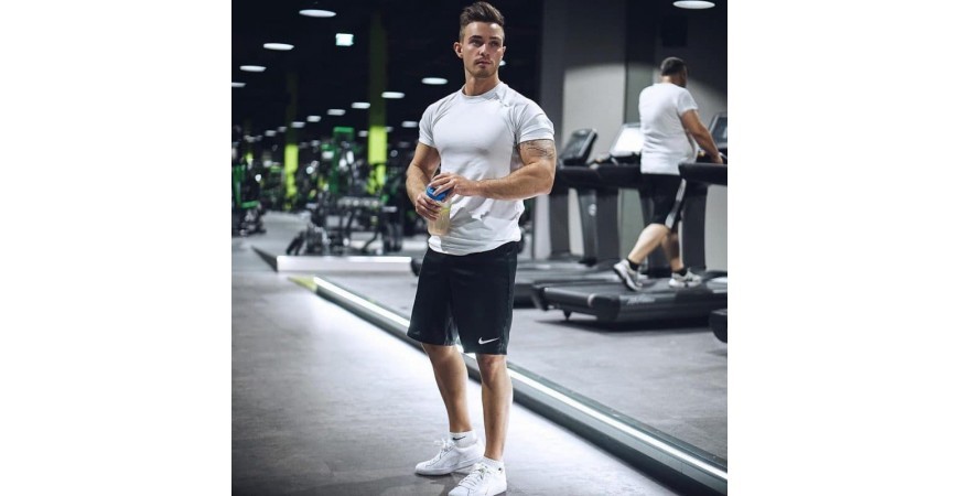 gymspot.ir تمام اطلاعاتی که درباره لباس ورزشی باید بدانید <p style="text-align: right; direction: rtl; margin-right: 0px; margin-bottom: 9px; margin-left: 0px; padding: 0px; border: 0px; font-variant-numeric: inherit; font-variant-east-asian: inherit; font-variant-alternates: inherit; font-stretch: inherit; line-height: inherit; font-optical-sizing: inherit; font-kerning: inherit; font-feature-settings: inherit; font-variation-settings: inherit; vertical-align: baseline;"><span style="direction: rtl; margin: 0px; padding: 0px; border: 0px; font-variant-alternates: inherit; font-variant-numeric: inherit; font-variant-east-asian: inherit; font-stretch: inherit; line-height: inherit; font-optical-sizing: inherit; font-kerning: inherit; font-feature-settings: inherit; font-variation-settings: inherit; vertical-align: baseline;">احتمالا این روزها بسیار مشاهده کردید که افراد مختلف برای ورزش کردن یا فعالیت‌های مختلف از لباس ورزشی استفاده می‌کنند. ورزش و علاقه مردم به ورزشکاران سبب شده است، تا هر روز پدیده‌ای جالب در بخش پوشاک رخ دهد به خصوص در&nbsp;</span><font color="#2d2d2d" face="inherit"><span style="font-size: 15px; border-style: initial; border-color: initial; border-image: initial; font-style: inherit; font-variant: inherit; font-stretch: inherit; line-height: inherit; font-optical-sizing: inherit; font-kerning: inherit; font-feature-settings: inherit; font-variation-settings: inherit;"><b>پوشاک ورزشی</b></span></font><span style="direction: rtl; margin: 0px; padding: 0px; border: 0px; font-variant-alternates: inherit; font-variant-numeric: inherit; font-variant-east-asian: inherit; font-stretch: inherit; line-height: inherit; font-optical-sizing: inherit; font-kerning: inherit; font-feature-settings: inherit; font-variation-settings: inherit; vertical-align: baseline;">&nbsp;. یکی از پوشش‌های ورزشی که امروز تنوع و طرفدار زیادی بین اقایان ورزشکار پیدا کرده،&nbsp;</span><span style="direction: rtl; margin: 0px; padding: 0px; border: 0px; font-variant-alternates: inherit; font-variant-numeric: inherit; font-variant-east-asian: inherit; font-stretch: inherit; line-height: inherit; font-optical-sizing: inherit; font-kerning: inherit; font-feature-settings: inherit; font-variation-settings: inherit; vertical-align: baseline;"><font color="#153582" face="inherit"><span style="border-style: initial; border-color: initial; border-image: initial; font-style: inherit; font-variant: inherit; font-stretch: inherit; line-height: inherit; font-optical-sizing: inherit; font-kerning: inherit; font-feature-settings: inherit; font-variation-settings: inherit; transition: color 200ms ease-in-out 0s, background-color 300ms ease-in-out 0s;"><b>لباس ورزشی مردانه</b></span></font></span><span style="direction: rtl; margin: 0px; padding: 0px; border: 0px; font-variant-alternates: inherit; font-variant-numeric: inherit; font-variant-east-asian: inherit; font-stretch: inherit; line-height: inherit; font-optical-sizing: inherit; font-kerning: inherit; font-feature-settings: inherit; font-variation-settings: inherit; vertical-align: baseline;">&nbsp;است. در این مقاله که&nbsp;</span><span style="direction: rtl; margin: 0px; padding: 0px; border: 0px; font-variant-alternates: inherit; font-variant-numeric: inherit; font-variant-east-asian: inherit; font-stretch: inherit; line-height: inherit; font-optical-sizing: inherit; font-kerning: inherit; font-feature-settings: inherit; font-variation-settings: inherit; vertical-align: baseline;">منتشر میشود قصد داریم برای شما توضیح دهیم که لباس ورزشی چیست و چه کاربردهایی دارد.</span></p><h4 style="text-align: right; direction: rtl; margin-right: 0px; margin-bottom: 10px; margin-left: 0px; padding: 8px 0px; border: 0px; font-variant-numeric: inherit; font-variant-east-asian: inherit; font-variant-alternates: inherit; font-stretch: inherit; line-height: 1.8; font-optical-sizing: inherit; font-kerning: inherit; font-feature-settings: inherit; font-variation-settings: inherit; vertical-align: baseline;" class=""><span style="direction: rtl; margin: 0px; padding: 0px; border: 0px; font-variant-alternates: inherit; font-variant-numeric: inherit; font-variant-east-asian: inherit; font-stretch: inherit; line-height: inherit; font-optical-sizing: inherit; font-kerning: inherit; font-feature-settings: inherit; font-variation-settings: inherit; vertical-align: baseline;">لباس ورزشی&nbsp;مردانه از جمله لباس‌های ورزشی است که امروزه بسیار مورد استفاده قرار میگیرد.</span></h4><p style="text-align: right; direction: rtl; margin-right: 0px; margin-bottom: 9px; margin-left: 0px; padding: 0px; border: 0px; font-variant-numeric: inherit; font-variant-east-asian: inherit; font-variant-alternates: inherit; font-stretch: inherit; line-height: inherit; font-optical-sizing: inherit; font-kerning: inherit; font-feature-settings: inherit; font-variation-settings: inherit; vertical-align: baseline;"><span style="direction: rtl; margin: 0px; padding: 0px; border: 0px; font-variant-alternates: inherit; font-variant-numeric: inherit; font-variant-east-asian: inherit; font-stretch: inherit; line-height: inherit; font-optical-sizing: inherit; font-kerning: inherit; font-feature-settings: inherit; font-variation-settings: inherit; vertical-align: baseline;">&nbsp;</span></p><h4 style="text-align: right; direction: rtl; margin-right: 0px; margin-bottom: 10px; margin-left: 0px; padding: 8px 0px; border: 0px; font-variant-numeric: inherit; font-variant-east-asian: inherit; font-variant-alternates: inherit; font-stretch: inherit; line-height: 1.8; font-optical-sizing: inherit; font-kerning: inherit; font-feature-settings: inherit; font-variation-settings: inherit; vertical-align: baseline;" class=""><span style="direction: rtl; margin: 0px; padding: 0px; border: 0px; font-variant-alternates: inherit; font-variant-numeric: inherit; font-variant-east-asian: inherit; font-stretch: inherit; line-height: inherit; font-optical-sizing: inherit; font-kerning: inherit; font-feature-settings: inherit; font-variation-settings: inherit; vertical-align: baseline;">لباس های ورزشی مردانه باید شامل موارد زیر باشند</span></h4><p style="text-align: right; direction: rtl; margin-right: 0px; margin-bottom: 9px; margin-left: 0px; padding: 0px; border: 0px; font-variant-numeric: inherit; font-variant-east-asian: inherit; font-variant-alternates: inherit; font-stretch: inherit; line-height: inherit; font-optical-sizing: inherit; font-kerning: inherit; font-feature-settings: inherit; font-variation-settings: inherit; vertical-align: baseline;"><span style="direction: rtl; margin: 0px; padding: 0px; border: 0px; font-variant-alternates: inherit; font-variant-numeric: inherit; font-variant-east-asian: inherit; font-stretch: inherit; line-height: inherit; font-optical-sizing: inherit; font-kerning: inherit; font-feature-settings: inherit; font-variation-settings: inherit; vertical-align: baseline;">&nbsp;</span></p><ul style="direction: rtl; margin-right: 1.5em; margin-bottom: 1em; padding: 0px; border: 0px; font-variant-numeric: inherit; font-variant-east-asian: inherit; font-variant-alternates: inherit; font-stretch: inherit; line-height: inherit; font-optical-sizing: inherit; font-kerning: inherit; font-feature-settings: inherit; font-variation-settings: inherit; vertical-align: baseline; list-style: square; text-align: justify; margin-left: 0px !important;"><li style="text-align: right; direction: rtl; margin: 0px; padding: 2px 0px; border: 0px; font-variant-alternates: inherit; font-variant-numeric: inherit; font-variant-east-asian: inherit; font-stretch: inherit; line-height: inherit; font-optical-sizing: inherit; font-kerning: inherit; font-feature-settings: inherit; font-variation-settings: inherit; vertical-align: baseline;"><span style="direction: rtl; margin: 0px; padding: 0px; border: 0px; font-variant-alternates: inherit; font-variant-numeric: inherit; font-variant-east-asian: inherit; font-stretch: inherit; line-height: inherit; font-optical-sizing: inherit; font-kerning: inherit; font-feature-settings: inherit; font-variation-settings: inherit; vertical-align: baseline;">انعطاف برای انجام حرکات مختلف ورزشی.</span></li><li style="text-align: right; direction: rtl; margin: 0px; padding: 2px 0px; border: 0px; font-variant-alternates: inherit; font-variant-numeric: inherit; font-variant-east-asian: inherit; font-stretch: inherit; line-height: inherit; font-optical-sizing: inherit; font-kerning: inherit; font-feature-settings: inherit; font-variation-settings: inherit; vertical-align: baseline;"><span style="direction: rtl; margin: 0px; padding: 0px; border: 0px; font-variant-alternates: inherit; font-variant-numeric: inherit; font-variant-east-asian: inherit; font-stretch: inherit; line-height: inherit; font-optical-sizing: inherit; font-kerning: inherit; font-feature-settings: inherit; font-variation-settings: inherit; vertical-align: baseline;">راحتی استفاده از لباس در ورزش‌های مختلف.</span></li><li style="text-align: right; direction: rtl; margin: 0px; padding: 2px 0px; border: 0px; font-variant-alternates: inherit; font-variant-numeric: inherit; font-variant-east-asian: inherit; font-stretch: inherit; line-height: inherit; font-optical-sizing: inherit; font-kerning: inherit; font-feature-settings: inherit; font-variation-settings: inherit; vertical-align: baseline;"><span style="direction: rtl; margin: 0px; padding: 0px; border: 0px; font-variant-alternates: inherit; font-variant-numeric: inherit; font-variant-east-asian: inherit; font-stretch: inherit; line-height: inherit; font-optical-sizing: inherit; font-kerning: inherit; font-feature-settings: inherit; font-variation-settings: inherit; vertical-align: baseline;">سبک بودن لباس ورزشی (از جمله مزیت‌های محبوب آن است).</span></li><li style="text-align: right; direction: rtl; margin: 0px; padding: 2px 0px; border: 0px; font-variant-alternates: inherit; font-variant-numeric: inherit; font-variant-east-asian: inherit; font-stretch: inherit; line-height: inherit; font-optical-sizing: inherit; font-kerning: inherit; font-feature-settings: inherit; font-variation-settings: inherit; vertical-align: baseline;"><span style="direction: rtl; margin: 0px; padding: 0px; border: 0px; font-variant-alternates: inherit; font-variant-numeric: inherit; font-variant-east-asian: inherit; font-stretch: inherit; line-height: inherit; font-optical-sizing: inherit; font-kerning: inherit; font-feature-settings: inherit; font-variation-settings: inherit; vertical-align: baseline;">جذب بهتر عرق که باعث می‌شود، تنفس پوستی بهتر انجام شود.</span></li><li style="text-align: right; direction: rtl; margin: 0px; padding: 2px 0px; border: 0px; font-variant-alternates: inherit; font-variant-numeric: inherit; font-variant-east-asian: inherit; font-stretch: inherit; line-height: inherit; font-optical-sizing: inherit; font-kerning: inherit; font-feature-settings: inherit; font-variation-settings: inherit; vertical-align: baseline;"><span style="direction: rtl; margin: 0px; padding: 0px; border: 0px; font-variant-alternates: inherit; font-variant-numeric: inherit; font-variant-east-asian: inherit; font-stretch: inherit; line-height: inherit; font-optical-sizing: inherit; font-kerning: inherit; font-feature-settings: inherit; font-variation-settings: inherit; vertical-align: baseline;">و…</span></li></ul><p style="text-align: right; direction: rtl; margin-right: 0px; margin-bottom: 9px; margin-left: 0px; padding: 0px; border: 0px; font-variant-numeric: inherit; font-variant-east-asian: inherit; font-variant-alternates: inherit; font-stretch: inherit; line-height: inherit; font-optical-sizing: inherit; font-kerning: inherit; font-feature-settings: inherit; font-variation-settings: inherit; vertical-align: baseline;"><span style="direction: rtl; margin: 0px; padding: 0px; border: 0px; font-variant-alternates: inherit; font-variant-numeric: inherit; font-variant-east-asian: inherit; font-stretch: inherit; line-height: inherit; font-optical-sizing: inherit; font-kerning: inherit; font-feature-settings: inherit; font-variation-settings: inherit; vertical-align: baseline;">&nbsp;</span><span style="font-size: 1.5rem;">چرا لباس ورزشی میپوشیم؟</span></p><p style="text-align: right; direction: rtl; margin-right: 0px; margin-bottom: 9px; margin-left: 0px; padding: 0px; border: 0px; font-variant-numeric: inherit; font-variant-east-asian: inherit; font-variant-alternates: inherit; font-stretch: inherit; line-height: inherit; font-optical-sizing: inherit; font-kerning: inherit; font-feature-settings: inherit; font-variation-settings: inherit; vertical-align: baseline;"><span style="direction: rtl; margin: 0px; padding: 0px; border: 0px; font-variant-alternates: inherit; font-variant-numeric: inherit; font-variant-east-asian: inherit; font-stretch: inherit; line-height: inherit; font-optical-sizing: inherit; font-kerning: inherit; font-feature-settings: inherit; font-variation-settings: inherit; vertical-align: baseline;">&nbsp;</span><span style="font-size: 1rem; direction: rtl; margin: 0px; padding: 0px; border: 0px; font-variant-alternates: inherit; font-variant-numeric: inherit; font-variant-east-asian: inherit; font-stretch: inherit; line-height: inherit; font-optical-sizing: inherit; font-kerning: inherit; font-feature-settings: inherit; font-variation-settings: inherit; vertical-align: baseline;">ورزش کردن و باقی ماندن در مسیر ورزش نیاز به انگیزه دارد، یک مطالعه در انگلستان نشان داد افرادی که در خانه لباس ورزشی می‌پوشند انگیزه بیشتری برای ورزش کردن نسبت به دیگران دارند. یکی از دلایلی که مردم از ورزش گریزان هستند، موانعی است که ذهن برای ورزش کردن ایجاد می‌کند و ما اسم آن را تنبلی می‌گذاریم؛ اما تنبلی نیست که مانع ورزش کردن می‌شود، بلکه موانع ذهنی است که از ورزش کردن جلوگیری می‌کند. یکی از مزایای لباس ورزشی تصویری است که ما از خود می‌سازیم و همین تصویر سبب افزایش انگیزه برای ورزش می‌شود</span><span style="font-size: 1rem; direction: rtl; margin: 0px; padding: 0px; border: 0px; font-variant-alternates: inherit; font-variant-numeric: inherit; font-variant-east-asian: inherit; font-stretch: inherit; line-height: inherit; font-optical-sizing: inherit; font-kerning: inherit; font-feature-settings: inherit; font-variation-settings: inherit; vertical-align: baseline;">.</span></p><p style="text-align: right; direction: rtl; margin-right: 0px; margin-bottom: 9px; margin-left: 0px; padding: 0px; border: 0px; font-variant-numeric: inherit; font-variant-east-asian: inherit; font-variant-alternates: inherit; font-stretch: inherit; line-height: inherit; font-optical-sizing: inherit; font-kerning: inherit; font-feature-settings: inherit; font-variation-settings: inherit; vertical-align: baseline;"><span style="direction: rtl; margin: 0px; padding: 0px; border: 0px; font-variant-alternates: inherit; font-variant-numeric: inherit; font-variant-east-asian: inherit; font-stretch: inherit; line-height: inherit; font-optical-sizing: inherit; font-kerning: inherit; font-feature-settings: inherit; font-variation-settings: inherit; vertical-align: baseline;">&nbsp;</span><span style="font-size: 1.5rem;">نکات مهم خرید لباس ورزشی مردانه</span></p><p style="text-align: right; direction: rtl; margin-right: 0px; margin-bottom: 9px; margin-left: 0px; padding: 0px; border: 0px; font-variant-numeric: inherit; font-variant-east-asian: inherit; font-variant-alternates: inherit; font-stretch: inherit; line-height: inherit; font-optical-sizing: inherit; font-kerning: inherit; font-feature-settings: inherit; font-variation-settings: inherit; vertical-align: baseline;"><span style="direction: rtl; margin: 0px; padding: 0px; border: 0px; font-variant-alternates: inherit; font-variant-numeric: inherit; font-variant-east-asian: inherit; font-stretch: inherit; line-height: inherit; font-optical-sizing: inherit; font-kerning: inherit; font-feature-settings: inherit; font-variation-settings: inherit; vertical-align: baseline;">&nbsp;</span></p><p style="text-align: right; direction: rtl; margin-right: 0px; margin-bottom: 9px; margin-left: 0px; padding: 0px; border: 0px; font-variant-numeric: inherit; font-variant-east-asian: inherit; font-variant-alternates: inherit; font-stretch: inherit; line-height: inherit; font-optical-sizing: inherit; font-kerning: inherit; font-feature-settings: inherit; font-variation-settings: inherit; vertical-align: baseline;"><span style="direction: rtl; margin: 0px; padding: 0px; border: 0px; font-variant-alternates: inherit; font-variant-numeric: inherit; font-variant-east-asian: inherit; font-stretch: inherit; line-height: inherit; font-optical-sizing: inherit; font-kerning: inherit; font-feature-settings: inherit; font-variation-settings: inherit; vertical-align: baseline;">برندهای مختلف لباس های ورزشی از آخرین تکنولوژی استفاده می‌کنند و دائما در حال نوآوری هستند. ورزشکار باید بر اساس راحتی شخصی و شرایط آب و هوایی لباس مناسب را انتخاب کند. تنوع لباس های ورزشی برای آقایان در&nbsp;</span><span style="direction: rtl; margin: 0px; padding: 0px; border: 0px; font-variant-alternates: inherit; font-variant-numeric: inherit; font-variant-east-asian: inherit; font-stretch: inherit; line-height: inherit; font-optical-sizing: inherit; font-kerning: inherit; font-feature-settings: inherit; font-variation-settings: inherit; vertical-align: baseline;">انتخاب لباس مناسب با فعالیت و سلیقه‌تان را راحت می‌کند. در ادامه مقاله بهترین لبای ‌های ورزشی برای آقایان را معرفی می‌کنیم</span><span style="direction: rtl; margin: 0px; padding: 0px; border: 0px; font-variant-alternates: inherit; font-variant-numeric: inherit; font-variant-east-asian: inherit; font-stretch: inherit; line-height: inherit; font-optical-sizing: inherit; font-kerning: inherit; font-feature-settings: inherit; font-variation-settings: inherit; vertical-align: baseline;">.</span></p><p style="text-align: right; direction: rtl; margin-right: 0px; margin-bottom: 9px; margin-left: 0px; padding: 0px; border: 0px; font-variant-numeric: inherit; font-variant-east-asian: inherit; font-variant-alternates: inherit; font-stretch: inherit; line-height: inherit; font-optical-sizing: inherit; font-kerning: inherit; font-feature-settings: inherit; font-variation-settings: inherit; vertical-align: baseline;"><span style="direction: rtl; margin: 0px; padding: 0px; border: 0px; font-variant-alternates: inherit; font-variant-numeric: inherit; font-variant-east-asian: inherit; font-stretch: inherit; line-height: inherit; font-optical-sizing: inherit; font-kerning: inherit; font-feature-settings: inherit; font-variation-settings: inherit; vertical-align: baseline;">&nbsp;</span></p><h4 style="text-align: right; direction: rtl; margin-right: 0px; margin-bottom: 9px; margin-left: 0px; padding: 0px; border: 0px; font-variant-numeric: inherit; font-variant-east-asian: inherit; font-variant-alternates: inherit; font-stretch: inherit; line-height: inherit; font-optical-sizing: inherit; font-kerning: inherit; font-feature-settings: inherit; font-variation-settings: inherit; vertical-align: baseline;" class=""><span style="font-size: 2rem;">رنگ لباس ورزشی هم ممکن مهم است.</span></h4><p style="text-align: right; direction: rtl; margin-right: 0px; margin-bottom: 9px; margin-left: 0px; padding: 0px; border: 0px; font-variant-numeric: inherit; font-variant-east-asian: inherit; font-variant-alternates: inherit; font-stretch: inherit; line-height: inherit; font-optical-sizing: inherit; font-kerning: inherit; font-feature-settings: inherit; font-variation-settings: inherit; vertical-align: baseline;"><br></p><p style="text-align: right; direction: rtl; margin-right: 0px; margin-bottom: 9px; margin-left: 0px; padding: 0px; border: 0px; font-variant-numeric: inherit; font-variant-east-asian: inherit; font-variant-alternates: inherit; font-stretch: inherit; line-height: inherit; font-optical-sizing: inherit; font-kerning: inherit; font-feature-settings: inherit; font-variation-settings: inherit; vertical-align: baseline;"><span style="font-size: 1rem; direction: rtl; margin: 0px; padding: 0px; border: 0px; font-variant-alternates: inherit; font-variant-numeric: inherit; font-variant-east-asian: inherit; font-stretch: inherit; line-height: inherit; font-optical-sizing: inherit; font-kerning: inherit; font-feature-settings: inherit; font-variation-settings: inherit; vertical-align: baseline;">برای انتخاب لباس ورزشی مناسب بر اساس فصول باید به این نکته توجه داشت که قبل از هر چیز این مورد کاملا سلیقه‌ای است و نمی‌توان به‌صورت قطعی اعلام کرد که حتماً درچه فصلی&nbsp;لباس ورزشی با رنگ خاصی پوشیده شود</span><span style="font-size: 1rem; direction: rtl; margin: 0px; padding: 0px; border: 0px; font-variant-alternates: inherit; font-variant-numeric: inherit; font-variant-east-asian: inherit; font-stretch: inherit; line-height: inherit; font-optical-sizing: inherit; font-kerning: inherit; font-feature-settings: inherit; font-variation-settings: inherit; vertical-align: baseline;">.</span><br></p><p style="text-align: right; direction: rtl; margin-right: 0px; margin-bottom: 9px; margin-left: 0px; padding: 0px; border: 0px; font-variant-numeric: inherit; font-variant-east-asian: inherit; font-variant-alternates: inherit; font-stretch: inherit; line-height: inherit; font-optical-sizing: inherit; font-kerning: inherit; font-feature-settings: inherit; font-variation-settings: inherit; vertical-align: baseline;"><span style="direction: rtl; margin: 0px; padding: 0px; border: 0px; font-variant-alternates: inherit; font-variant-numeric: inherit; font-variant-east-asian: inherit; font-stretch: inherit; line-height: inherit; font-optical-sizing: inherit; font-kerning: inherit; font-feature-settings: inherit; font-variation-settings: inherit; vertical-align: baseline;">به‌صورت کلی در فصل بهار معمولاً از لباس ورزشی زردرنگ برای انجام تمرینات ورزشی در فضای خارج از باشگاه استفاده‌ می‌شود. چراکه می‌تواند انرژی بخشی کافی را به‌صورت روانی به&nbsp; فرد ورزشکار ارائه دهد</span><span style="direction: rtl; margin: 0px; padding: 0px; border: 0px; font-variant-alternates: inherit; font-variant-numeric: inherit; font-variant-east-asian: inherit; font-stretch: inherit; line-height: inherit; font-optical-sizing: inherit; font-kerning: inherit; font-feature-settings: inherit; font-variation-settings: inherit; vertical-align: baseline;">.</span></p><p style="text-align: right; direction: rtl; margin-right: 0px; margin-bottom: 9px; margin-left: 0px; padding: 0px; border: 0px; font-variant-numeric: inherit; font-variant-east-asian: inherit; font-variant-alternates: inherit; font-stretch: inherit; line-height: inherit; font-optical-sizing: inherit; font-kerning: inherit; font-feature-settings: inherit; font-variation-settings: inherit; vertical-align: baseline;"><span style="direction: rtl; margin: 0px; padding: 0px; border: 0px; font-variant-alternates: inherit; font-variant-numeric: inherit; font-variant-east-asian: inherit; font-stretch: inherit; line-height: inherit; font-optical-sizing: inherit; font-kerning: inherit; font-feature-settings: inherit; font-variation-settings: inherit; vertical-align: baseline;">در فصول گرم سال معمولاً این توصیه وجود دارد که از لباس‌های آبی‌رنگ و یا رنگ روشن برای انجام حرکات ورزشی استفاده ‌کرد چراکه مخصوصاً برای &nbsp;ورزش در خارج از محیط باشگاه این توصیه&nbsp;وجود دارد که تا حد امکان از لباس روشنی همچون آبی‌رنگ استفاده ‌شود</span><span style="direction: rtl; margin: 0px; padding: 0px; border: 0px; font-variant-alternates: inherit; font-variant-numeric: inherit; font-variant-east-asian: inherit; font-stretch: inherit; line-height: inherit; font-optical-sizing: inherit; font-kerning: inherit; font-feature-settings: inherit; font-variation-settings: inherit; vertical-align: baseline;">.</span></p><p style="text-align: right; direction: rtl; margin-right: 0px; margin-bottom: 9px; margin-left: 0px; padding: 0px; border: 0px; font-variant-numeric: inherit; font-variant-east-asian: inherit; font-variant-alternates: inherit; font-stretch: inherit; line-height: inherit; font-optical-sizing: inherit; font-kerning: inherit; font-feature-settings: inherit; font-variation-settings: inherit; vertical-align: baseline;"><span style="direction: rtl; margin: 0px; padding: 0px; border: 0px; font-variant-alternates: inherit; font-variant-numeric: inherit; font-variant-east-asian: inherit; font-stretch: inherit; line-height: inherit; font-optical-sizing: inherit; font-kerning: inherit; font-feature-settings: inherit; font-variation-settings: inherit; vertical-align: baseline;">در فصول سرد همچون پاییز و زمستان معمولاً توصیه می‌شود که از لباس‌های ورزشی تیره‌رنگ استفاده ‌شود چراکه عمده ورزش‌های انجام‌شده در چنین فصولی معمولاً در فضای داخلی انجام می‌شود و به همین دلیل به‌صورت کلی ورزشکاران ترجیح می‌دهند که از رنگ‌های تیره و مشکی استفاده کنند</span><span style="direction: rtl; margin: 0px; padding: 0px; border: 0px; font-variant-alternates: inherit; font-variant-numeric: inherit; font-variant-east-asian: inherit; font-stretch: inherit; line-height: inherit; font-optical-sizing: inherit; font-kerning: inherit; font-feature-settings: inherit; font-variation-settings: inherit; vertical-align: baseline;">.</span></p><p style="text-align: right; direction: rtl; margin-right: 0px; margin-bottom: 9px; margin-left: 0px; padding: 0px; border: 0px; font-variant-numeric: inherit; font-variant-east-asian: inherit; font-variant-alternates: inherit; font-stretch: inherit; line-height: inherit; font-optical-sizing: inherit; font-kerning: inherit; font-feature-settings: inherit; font-variation-settings: inherit; vertical-align: baseline;"><span style="direction: rtl; margin: 0px; padding: 0px; border: 0px; font-variant-alternates: inherit; font-variant-numeric: inherit; font-variant-east-asian: inherit; font-stretch: inherit; line-height: inherit; font-optical-sizing: inherit; font-kerning: inherit; font-feature-settings: inherit; font-variation-settings: inherit; vertical-align: baseline;">&nbsp;</span></p><h4 style="text-align: right; direction: rtl; margin-right: 0px; margin-bottom: 10px; margin-left: 0px; padding: 8px 0px; border: 0px; font-variant-numeric: inherit; font-variant-east-asian: inherit; font-variant-alternates: inherit; font-stretch: inherit; line-height: 1.8; font-optical-sizing: inherit; font-kerning: inherit; font-feature-settings: inherit; font-variation-settings: inherit; vertical-align: baseline;" class=""><span style="direction: rtl; margin: 0px; padding: 0px; border: 0px; font-variant-alternates: inherit; font-variant-numeric: inherit; font-variant-east-asian: inherit; font-stretch: inherit; line-height: inherit; font-optical-sizing: inherit; font-kerning: inherit; font-feature-settings: inherit; font-variation-settings: inherit; vertical-align: baseline;">در نظر گرفتن آب و هوا در خرید لباس ورزشی بسیار مهم است.</span></h4><p style="text-align: right; direction: rtl; margin-right: 0px; margin-bottom: 9px; margin-left: 0px; padding: 0px; border: 0px; font-variant-numeric: inherit; font-variant-east-asian: inherit; font-variant-alternates: inherit; font-stretch: inherit; line-height: inherit; font-optical-sizing: inherit; font-kerning: inherit; font-feature-settings: inherit; font-variation-settings: inherit; vertical-align: baseline;"><span style="direction: rtl; margin: 0px; padding: 0px; border: 0px; font-variant-alternates: inherit; font-variant-numeric: inherit; font-variant-east-asian: inherit; font-stretch: inherit; line-height: inherit; font-optical-sizing: inherit; font-kerning: inherit; font-feature-settings: inherit; font-variation-settings: inherit; vertical-align: baseline;">&nbsp;</span></p><p style="text-align: right; direction: rtl; margin-right: 0px; margin-bottom: 9px; margin-left: 0px; padding: 0px; border: 0px; font-variant-numeric: inherit; font-variant-east-asian: inherit; font-variant-alternates: inherit; font-stretch: inherit; line-height: inherit; font-optical-sizing: inherit; font-kerning: inherit; font-feature-settings: inherit; font-variation-settings: inherit; vertical-align: baseline;"><span style="direction: rtl; margin: 0px; padding: 0px; border: 0px; font-variant-alternates: inherit; font-variant-numeric: inherit; font-variant-east-asian: inherit; font-stretch: inherit; line-height: inherit; font-optical-sizing: inherit; font-kerning: inherit; font-feature-settings: inherit; font-variation-settings: inherit; vertical-align: baseline;"><span style="direction: rtl; margin: 0px; padding: 0px; border: 0px; font-variant-alternates: inherit; font-variant-numeric: inherit; font-variant-east-asian: inherit; font-stretch: inherit; line-height: inherit; font-optical-sizing: inherit; font-kerning: inherit; font-feature-settings: inherit; font-variation-settings: inherit; vertical-align: baseline;">&nbsp;</span>اگر در جای گرمسیر هستید پیشنهاد میکنیم از لباس نازک تر و عرق گیر استفاده کنید چون بعد از ورزش بدن شما حسابی عرق میکند و ممکن است با وزش باد یا سرما بخورید یا عضلات شما خشک شود.</span></p><p style="text-align: right; direction: rtl; margin-right: 0px; margin-bottom: 9px; margin-left: 0px; padding: 0px; border: 0px; font-variant-numeric: inherit; font-variant-east-asian: inherit; font-variant-alternates: inherit; font-stretch: inherit; line-height: inherit; font-optical-sizing: inherit; font-kerning: inherit; font-feature-settings: inherit; font-variation-settings: inherit; vertical-align: baseline;"><span style="direction: rtl; margin: 0px; padding: 0px; border: 0px; font-variant-alternates: inherit; font-variant-numeric: inherit; font-variant-east-asian: inherit; font-stretch: inherit; line-height: inherit; font-optical-sizing: inherit; font-kerning: inherit; font-feature-settings: inherit; font-variation-settings: inherit; vertical-align: baseline;">&nbsp; &nbsp;</span></p><p style="direction: rtl; margin-right: 0px; margin-bottom: 9px; margin-left: 0px; padding: 0px; border: 0px; font-variant-numeric: inherit; font-variant-east-asian: inherit; font-variant-alternates: inherit; font-stretch: inherit; line-height: inherit; font-optical-sizing: inherit; font-kerning: inherit; font-feature-settings: inherit; font-variation-settings: inherit; vertical-align: baseline; text-align: justify;"></p><p style="text-align: right; direction: rtl; margin-right: 0px; margin-bottom: 9px; margin-left: 0px; padding: 0px; border: 0px; font-variant-numeric: inherit; font-variant-east-asian: inherit; font-variant-alternates: inherit; font-stretch: inherit; line-height: inherit; font-optical-sizing: inherit; font-kerning: inherit; font-feature-settings: inherit; font-variation-settings: inherit; vertical-align: baseline;"><span style="direction: rtl; margin: 0px; padding: 0px; border: 0px; font-variant-alternates: inherit; font-variant-numeric: inherit; font-variant-east-asian: inherit; font-stretch: inherit; line-height: inherit; font-optical-sizing: inherit; font-kerning: inherit; font-feature-settings: inherit; font-variation-settings: inherit; vertical-align: baseline;">و اگر هم در جا هایی با آب و هوای سرد هستید پیشنهاد میکنیم</span></p><p style="text-align: right; direction: rtl; margin-right: 0px; margin-bottom: 9px; margin-left: 0px; padding: 0px; border: 0px; font-variant-numeric: inherit; font-variant-east-asian: inherit; font-variant-alternates: inherit; font-stretch: inherit; line-height: inherit; font-optical-sizing: inherit; font-kerning: inherit; font-feature-settings: inherit; font-variation-settings: inherit; vertical-align: baseline;"><span style="direction: rtl; margin: 0px; padding: 0px; border: 0px; font-variant-alternates: inherit; font-variant-numeric: inherit; font-variant-east-asian: inherit; font-stretch: inherit; line-height: inherit; font-optical-sizing: inherit; font-kerning: inherit; font-feature-settings: inherit; font-variation-settings: inherit; vertical-align: baseline;">ار گرم کن های ورزشی استفاده کنید چون باعث میشود بدن شما در سرما گرمای بیشتری را ذخیره کند و در نتیجه بدن شما در هنگام ورزش نرم تر عمل کند.</span></p><h2 style="text-align: right; direction: rtl; margin-right: 0px; margin-bottom: 10px; margin-left: 0px; padding: 8px 0px; border: 0px; font-variant-numeric: inherit; font-variant-east-asian: inherit; font-variant-alternates: inherit; font-stretch: inherit; line-height: 1.8; font-optical-sizing: inherit; font-kerning: inherit; font-feature-settings: inherit; font-variation-settings: inherit; vertical-align: baseline;"></h2><h2 style="text-align: right; direction: rtl; margin-right: 0px; margin-bottom: 10px; margin-left: 0px; padding: 8px 0px; border: 0px; font-variant-numeric: inherit; font-variant-east-asian: inherit; font-variant-alternates: inherit; font-stretch: inherit; line-height: 1.8; font-optical-sizing: inherit; font-kerning: inherit; font-feature-settings: inherit; font-variation-settings: inherit; vertical-align: baseline;"></h2><h4 style="text-align: right; direction: rtl; margin-right: 0px; margin-bottom: 10px; margin-left: 0px; padding: 8px 0px; border: 0px; font-variant-numeric: inherit; font-variant-east-asian: inherit; font-variant-alternates: inherit; font-stretch: inherit; line-height: 1.8; font-optical-sizing: inherit; font-kerning: inherit; font-feature-settings: inherit; font-variation-settings: inherit; vertical-align: baseline;" class=""><span style="direction: rtl; margin: 0px; padding: 0px; border: 0px; font-variant-alternates: inherit; font-variant-numeric: inherit; font-variant-east-asian: inherit; font-stretch: inherit; line-height: inherit; font-optical-sizing: inherit; font-kerning: inherit; font-feature-settings: inherit; font-variation-settings: inherit; vertical-align: baseline;">جنس لباس های ورزشی</span></h4><p style="text-align: right; direction: rtl; margin-right: 0px; margin-bottom: 9px; margin-left: 0px; padding: 0px; border: 0px; font-variant-numeric: inherit; font-variant-east-asian: inherit; font-variant-alternates: inherit; font-stretch: inherit; line-height: inherit; font-optical-sizing: inherit; font-kerning: inherit; font-feature-settings: inherit; font-variation-settings: inherit; vertical-align: baseline;"><span style="direction: rtl; margin: 0px; padding: 0px; border: 0px; font-variant-alternates: inherit; font-variant-numeric: inherit; font-variant-east-asian: inherit; font-stretch: inherit; line-height: inherit; font-optical-sizing: inherit; font-kerning: inherit; font-feature-settings: inherit; font-variation-settings: inherit; vertical-align: baseline;">&nbsp;</span></p><p style="text-align: right; direction: rtl; margin-right: 0px; margin-bottom: 9px; margin-left: 0px; padding: 0px; border: 0px; font-variant-numeric: inherit; font-variant-east-asian: inherit; font-variant-alternates: inherit; font-stretch: inherit; line-height: inherit; font-optical-sizing: inherit; font-kerning: inherit; font-feature-settings: inherit; font-variation-settings: inherit; vertical-align: baseline;"><span style="direction: rtl; margin: 0px; padding: 0px; border: 0px; font-variant-alternates: inherit; font-variant-numeric: inherit; font-variant-east-asian: inherit; font-stretch: inherit; line-height: inherit; font-optical-sizing: inherit; font-kerning: inherit; font-feature-settings: inherit; font-variation-settings: inherit; vertical-align: baseline;">مهمترین جنبه جنس پارچه لباس است. زیرا در مورد سبک، طراحی، راحتی و کیفیت محصول باعث می‌شود تصمیم نهایی را بگیرید. برخی از پارچه‌های استاندارد عبارتند از:</span></p><ul style="direction: rtl; margin-right: 1.5em; margin-bottom: 1em; padding: 0px; border: 0px; font-variant-numeric: inherit; font-variant-east-asian: inherit; font-variant-alternates: inherit; font-stretch: inherit; line-height: inherit; font-optical-sizing: inherit; font-kerning: inherit; font-feature-settings: inherit; font-variation-settings: inherit; vertical-align: baseline; list-style: square; text-align: justify; margin-left: 0px !important;"><li style="text-align: right; direction: rtl; margin: 0px; padding: 2px 0px; border: 0px; font-variant-alternates: inherit; font-variant-numeric: inherit; font-variant-east-asian: inherit; font-stretch: inherit; line-height: inherit; font-optical-sizing: inherit; font-kerning: inherit; font-feature-settings: inherit; font-variation-settings: inherit; vertical-align: baseline;"><span style="direction: rtl; margin: 0px; padding: 0px; border: 0px; font-variant-alternates: inherit; font-variant-numeric: inherit; font-variant-east-asian: inherit; font-stretch: inherit; line-height: inherit; font-optical-sizing: inherit; font-kerning: inherit; font-feature-settings: inherit; font-variation-settings: inherit; vertical-align: baseline;">&nbsp;&nbsp;&nbsp;&nbsp;&nbsp;&nbsp;&nbsp;&nbsp;&nbsp;</span><span style="direction: rtl; margin: 0px; padding: 0px; border: 0px; font-variant-alternates: inherit; font-variant-numeric: inherit; font-variant-east-asian: inherit; font-stretch: inherit; line-height: inherit; font-optical-sizing: inherit; font-kerning: inherit; font-feature-settings: inherit; font-variation-settings: inherit; vertical-align: baseline;">پلی استر:</span><span style="direction: rtl; margin: 0px; padding: 0px; border: 0px; font-variant-alternates: inherit; font-variant-numeric: inherit; font-variant-east-asian: inherit; font-stretch: inherit; line-height: inherit; font-optical-sizing: inherit; font-kerning: inherit; font-feature-settings: inherit; font-variation-settings: inherit; vertical-align: baseline;">&nbsp;رایج‌ترین پارچه‌ای که در لباس های ورزشی استفاده می‌شود. با نام‌های تجاری مختلف در بازار عرضه می‌شود. همچنین با ترکیبات دیگر مانند پارچه تِری یا پنبه استفاده می‌شود. ویژگی‌های رطوبت‌گیری لباس های پلی استر برای دویدن کاملا مناسب است. ترکیب با پارچه‌های دیگر آن را برای شرایط آب و هوایی مختلف مانند زمستان، تابستان، دویدن، پیاده‌روی و… مناسب‌تر می‌کند.</span></li><li style="text-align: right; direction: rtl; margin: 0px; padding: 2px 0px; border: 0px; font-variant-alternates: inherit; font-variant-numeric: inherit; font-variant-east-asian: inherit; font-stretch: inherit; line-height: inherit; font-optical-sizing: inherit; font-kerning: inherit; font-feature-settings: inherit; font-variation-settings: inherit; vertical-align: baseline;"><span style="direction: rtl; margin: 0px; padding: 0px; border: 0px; font-variant-alternates: inherit; font-variant-numeric: inherit; font-variant-east-asian: inherit; font-stretch: inherit; line-height: inherit; font-optical-sizing: inherit; font-kerning: inherit; font-feature-settings: inherit; font-variation-settings: inherit; vertical-align: baseline;">&nbsp;&nbsp;&nbsp;&nbsp;&nbsp;&nbsp;&nbsp;&nbsp;&nbsp;</span><span style="direction: rtl; margin: 0px; padding: 0px; border: 0px; font-variant-alternates: inherit; font-variant-numeric: inherit; font-variant-east-asian: inherit; font-stretch: inherit; line-height: inherit; font-optical-sizing: inherit; font-kerning: inherit; font-feature-settings: inherit; font-variation-settings: inherit; vertical-align: baseline;">مرینو:</span><span style="direction: rtl; margin: 0px; padding: 0px; border: 0px; font-variant-alternates: inherit; font-variant-numeric: inherit; font-variant-east-asian: inherit; font-stretch: inherit; line-height: inherit; font-optical-sizing: inherit; font-kerning: inherit; font-feature-settings: inherit; font-variation-settings: inherit; vertical-align: baseline;">&nbsp;علاوه بر رطوبت‌گیری خاصیت خشک شدن سریع دارد. بسیار نرم است و دارای خواص ضد میکروبی است که باعث می‌شود لباس کمتر بوی عرق و بد به خود بگیرد. مرینو دما را تنظیم می‌کند، در روزهای گرم خنک و در روزهای سرد بدن را گرم نگه می‌دارد.</span></li><li style="text-align: right; direction: rtl; margin: 0px; padding: 2px 0px; border: 0px; font-variant-alternates: inherit; font-variant-numeric: inherit; font-variant-east-asian: inherit; font-stretch: inherit; line-height: inherit; font-optical-sizing: inherit; font-kerning: inherit; font-feature-settings: inherit; font-variation-settings: inherit; vertical-align: baseline;"><span style="direction: rtl; margin: 0px; padding: 0px; border: 0px; font-variant-alternates: inherit; font-variant-numeric: inherit; font-variant-east-asian: inherit; font-stretch: inherit; line-height: inherit; font-optical-sizing: inherit; font-kerning: inherit; font-feature-settings: inherit; font-variation-settings: inherit; vertical-align: baseline;">&nbsp;&nbsp;&nbsp;&nbsp;&nbsp;&nbsp;&nbsp;&nbsp;&nbsp;</span><span style="direction: rtl; margin: 0px; padding: 0px; border: 0px; font-variant-alternates: inherit; font-variant-numeric: inherit; font-variant-east-asian: inherit; font-stretch: inherit; line-height: inherit; font-optical-sizing: inherit; font-kerning: inherit; font-feature-settings: inherit; font-variation-settings: inherit; vertical-align: baseline;">نایلون:</span><span style="direction: rtl; margin: 0px; padding: 0px; border: 0px; font-variant-alternates: inherit; font-variant-numeric: inherit; font-variant-east-asian: inherit; font-stretch: inherit; line-height: inherit; font-optical-sizing: inherit; font-kerning: inherit; font-feature-settings: inherit; font-variation-settings: inherit; vertical-align: baseline;">&nbsp;نخی است که زود خشک می‌شود. این پارچه دارای ویژگی رطوبت‌گیر است که آن را برای دویدن مناسب می‌کند. با دوام و قابل شستشو و استفاده مکرر است. همچنین به کیفیت ضد آب بودن لباس های ورزشی می‌افزاید.</span></li></ul><p style="text-align: right; direction: rtl; margin-right: 0px; margin-bottom: 9px; margin-left: 0px; padding: 0px; border: 0px; font-variant-numeric: inherit; font-variant-east-asian: inherit; font-variant-alternates: inherit; font-stretch: inherit; line-height: inherit; font-optical-sizing: inherit; font-kerning: inherit; font-feature-settings: inherit; font-variation-settings: inherit; vertical-align: baseline;"><span style="direction: rtl; margin: 0px; padding: 0px; border: 0px; font-variant-alternates: inherit; font-variant-numeric: inherit; font-variant-east-asian: inherit; font-stretch: inherit; line-height: inherit; font-optical-sizing: inherit; font-kerning: inherit; font-feature-settings: inherit; font-variation-settings: inherit; vertical-align: baseline;">&nbsp;</span></p><h4 style="text-align: right; direction: rtl; margin-right: 0px; margin-bottom: 10px; margin-left: 0px; padding: 8px 0px; border: 0px; font-variant-numeric: inherit; font-variant-east-asian: inherit; font-variant-alternates: inherit; font-stretch: inherit; line-height: 1.8; font-optical-sizing: inherit; font-kerning: inherit; font-feature-settings: inherit; font-variation-settings: inherit; vertical-align: baseline;" class=""><span style="direction: rtl; margin: 0px; padding: 0px; border: 0px; font-variant-alternates: inherit; font-variant-numeric: inherit; font-variant-east-asian: inherit; font-stretch: inherit; line-height: inherit; font-optical-sizing: inherit; font-kerning: inherit; font-feature-settings: inherit; font-variation-settings: inherit; vertical-align: baseline;">سایز بندی لباس های ورزشی</span></h4><p style="text-align: right; direction: rtl; margin-right: 0px; margin-bottom: 9px; margin-left: 0px; padding: 0px; border: 0px; font-variant-numeric: inherit; font-variant-east-asian: inherit; font-variant-alternates: inherit; font-stretch: inherit; line-height: inherit; font-optical-sizing: inherit; font-kerning: inherit; font-feature-settings: inherit; font-variation-settings: inherit; vertical-align: baseline;"><span style="direction: rtl; margin: 0px; padding: 0px; border: 0px; font-variant-alternates: inherit; font-variant-numeric: inherit; font-variant-east-asian: inherit; font-stretch: inherit; line-height: inherit; font-optical-sizing: inherit; font-kerning: inherit; font-feature-settings: inherit; font-variation-settings: inherit; vertical-align: baseline;">&nbsp;</span></p><p style="text-align: right; direction: rtl; margin-right: 0px; margin-bottom: 9px; margin-left: 0px; padding: 0px; border: 0px; font-variant-numeric: inherit; font-variant-east-asian: inherit; font-variant-alternates: inherit; font-stretch: inherit; line-height: inherit; font-optical-sizing: inherit; font-kerning: inherit; font-feature-settings: inherit; font-variation-settings: inherit; vertical-align: baseline;"><span style="direction: rtl; margin: 0px; padding: 0px; border: 0px; font-variant-alternates: inherit; font-variant-numeric: inherit; font-variant-east-asian: inherit; font-stretch: inherit; line-height: inherit; font-optical-sizing: inherit; font-kerning: inherit; font-feature-settings: inherit; font-variation-settings: inherit; vertical-align: baseline;">لباس های ورزشی هم درست مثل باقی لباس ها دارای سایز بندی هستن که بهتر است برای راحتی بیشتر از سایز خود قبل خرید آگاه باشید و به خوبی موقع خرید به سایز آن دقت کنید.</span></p><ul style="direction: rtl; margin-right: 1.5em; margin-bottom: 1em; padding: 0px; border: 0px; font-variant-numeric: inherit; font-variant-east-asian: inherit; font-variant-alternates: inherit; font-stretch: inherit; line-height: inherit; font-optical-sizing: inherit; font-kerning: inherit; font-feature-settings: inherit; font-variation-settings: inherit; vertical-align: baseline; list-style: square; text-align: justify; margin-left: 0px !important;"><li style="text-align: right; direction: rtl; margin: 0px; padding: 2px 0px; border: 0px; font-variant-alternates: inherit; font-variant-numeric: inherit; font-variant-east-asian: inherit; font-stretch: inherit; line-height: inherit; font-optical-sizing: inherit; font-kerning: inherit; font-feature-settings: inherit; font-variation-settings: inherit; vertical-align: baseline;"><span style="direction: rtl; margin: 0px; padding: 0px; border: 0px; font-variant-alternates: inherit; font-variant-numeric: inherit; font-variant-east-asian: inherit; font-stretch: inherit; line-height: inherit; font-optical-sizing: inherit; font-kerning: inherit; font-feature-settings: inherit; font-variation-settings: inherit; vertical-align: baseline;">&nbsp;&nbsp;&nbsp;&nbsp;&nbsp;&nbsp;&nbsp;</span><span style="direction: rtl; margin: 0px; padding: 0px; border: 0px; font-variant-alternates: inherit; font-variant-numeric: inherit; font-variant-east-asian: inherit; font-stretch: inherit; line-height: inherit; font-optical-sizing: inherit; font-kerning: inherit; font-feature-settings: inherit; font-variation-settings: inherit; vertical-align: baseline;">سایز&nbsp;</span><span style="direction: rtl; margin: 0px; padding: 0px; border: 0px; font-variant-alternates: inherit; font-variant-numeric: inherit; font-variant-east-asian: inherit; font-stretch: inherit; line-height: inherit; font-optical-sizing: inherit; font-kerning: inherit; font-feature-settings: inherit; font-variation-settings: inherit; vertical-align: baseline;">L</span><span style="direction: rtl; margin: 0px; padding: 0px; border: 0px; font-variant-alternates: inherit; font-variant-numeric: inherit; font-variant-east-asian: inherit; font-stretch: inherit; line-height: inherit; font-optical-sizing: inherit; font-kerning: inherit; font-feature-settings: inherit; font-variation-settings: inherit; vertical-align: baseline;">&nbsp;:&nbsp;</span><span style="direction: rtl; margin: 0px; padding: 0px; border: 0px; font-variant-alternates: inherit; font-variant-numeric: inherit; font-variant-east-asian: inherit; font-stretch: inherit; line-height: inherit; font-optical-sizing: inherit; font-kerning: inherit; font-feature-settings: inherit; font-variation-settings: inherit; vertical-align: baseline;">مناسب وزن زیر 80 کیلوگرم</span></li><li style="text-align: right; direction: rtl; margin: 0px; padding: 2px 0px; border: 0px; font-variant-alternates: inherit; font-variant-numeric: inherit; font-variant-east-asian: inherit; font-stretch: inherit; line-height: inherit; font-optical-sizing: inherit; font-kerning: inherit; font-feature-settings: inherit; font-variation-settings: inherit; vertical-align: baseline;"><span style="direction: rtl; margin: 0px; padding: 0px; border: 0px; font-variant-alternates: inherit; font-variant-numeric: inherit; font-variant-east-asian: inherit; font-stretch: inherit; line-height: inherit; font-optical-sizing: inherit; font-kerning: inherit; font-feature-settings: inherit; font-variation-settings: inherit; vertical-align: baseline;">&nbsp;&nbsp;&nbsp;&nbsp;&nbsp;&nbsp;&nbsp;</span><span style="direction: rtl; margin: 0px; padding: 0px; border: 0px; font-variant-alternates: inherit; font-variant-numeric: inherit; font-variant-east-asian: inherit; font-stretch: inherit; line-height: inherit; font-optical-sizing: inherit; font-kerning: inherit; font-feature-settings: inherit; font-variation-settings: inherit; vertical-align: baseline;">سایز&nbsp;</span><span style="direction: rtl; margin: 0px; padding: 0px; border: 0px; font-variant-alternates: inherit; font-variant-numeric: inherit; font-variant-east-asian: inherit; font-stretch: inherit; line-height: inherit; font-optical-sizing: inherit; font-kerning: inherit; font-feature-settings: inherit; font-variation-settings: inherit; vertical-align: baseline;">XL</span><span style="direction: rtl; margin: 0px; padding: 0px; border: 0px; font-variant-alternates: inherit; font-variant-numeric: inherit; font-variant-east-asian: inherit; font-stretch: inherit; line-height: inherit; font-optical-sizing: inherit; font-kerning: inherit; font-feature-settings: inherit; font-variation-settings: inherit; vertical-align: baseline;">&nbsp;:&nbsp;</span><span style="direction: rtl; margin: 0px; padding: 0px; border: 0px; font-variant-alternates: inherit; font-variant-numeric: inherit; font-variant-east-asian: inherit; font-stretch: inherit; line-height: inherit; font-optical-sizing: inherit; font-kerning: inherit; font-feature-settings: inherit; font-variation-settings: inherit; vertical-align: baseline;">مناسب وزن 80 الی 90 کیلوگرم</span></li><li style="text-align: right; direction: rtl; margin: 0px; padding: 2px 0px; border: 0px; font-variant-alternates: inherit; font-variant-numeric: inherit; font-variant-east-asian: inherit; font-stretch: inherit; line-height: inherit; font-optical-sizing: inherit; font-kerning: inherit; font-feature-settings: inherit; font-variation-settings: inherit; vertical-align: baseline;"><span style="direction: rtl; margin: 0px; padding: 0px; border: 0px; font-variant-alternates: inherit; font-variant-numeric: inherit; font-variant-east-asian: inherit; font-stretch: inherit; line-height: inherit; font-optical-sizing: inherit; font-kerning: inherit; font-feature-settings: inherit; font-variation-settings: inherit; vertical-align: baseline;">&nbsp;&nbsp;&nbsp;&nbsp;&nbsp;&nbsp;&nbsp;</span><span style="direction: rtl; margin: 0px; padding: 0px; border: 0px; font-variant-alternates: inherit; font-variant-numeric: inherit; font-variant-east-asian: inherit; font-stretch: inherit; line-height: inherit; font-optical-sizing: inherit; font-kerning: inherit; font-feature-settings: inherit; font-variation-settings: inherit; vertical-align: baseline;">سایز&nbsp;</span><span style="direction: rtl; margin: 0px; padding: 0px; border: 0px; font-variant-alternates: inherit; font-variant-numeric: inherit; font-variant-east-asian: inherit; font-stretch: inherit; line-height: inherit; font-optical-sizing: inherit; font-kerning: inherit; font-feature-settings: inherit; font-variation-settings: inherit; vertical-align: baseline;">XXL</span><span style="direction: rtl; margin: 0px; padding: 0px; border: 0px; font-variant-alternates: inherit; font-variant-numeric: inherit; font-variant-east-asian: inherit; font-stretch: inherit; line-height: inherit; font-optical-sizing: inherit; font-kerning: inherit; font-feature-settings: inherit; font-variation-settings: inherit; vertical-align: baseline;">&nbsp;:&nbsp;</span><span style="direction: rtl; margin: 0px; padding: 0px; border: 0px; font-variant-alternates: inherit; font-variant-numeric: inherit; font-variant-east-asian: inherit; font-stretch: inherit; line-height: inherit; font-optical-sizing: inherit; font-kerning: inherit; font-feature-settings: inherit; font-variation-settings: inherit; vertical-align: baseline;">مناسب وزن بالای 90 کیلوگرم</span></li></ul><p style="text-align: right; direction: rtl; margin-right: 0px; margin-bottom: 9px; margin-left: 0px; padding: 0px; border: 0px; font-variant-numeric: inherit; font-variant-east-asian: inherit; font-variant-alternates: inherit; font-stretch: inherit; line-height: inherit; font-optical-sizing: inherit; font-kerning: inherit; font-feature-settings: inherit; font-variation-settings: inherit; vertical-align: baseline;"><span style="direction: rtl; margin: 0px; padding: 0px; border: 0px; font-variant-alternates: inherit; font-variant-numeric: inherit; font-variant-east-asian: inherit; font-stretch: inherit; line-height: inherit; font-optical-sizing: inherit; font-kerning: inherit; font-feature-settings: inherit; font-variation-settings: inherit; vertical-align: baseline;">&nbsp;</span></p><p style="direction: rtl; margin-right: 0px; margin-bottom: 9px; margin-left: 0px; padding: 0px; border: 0px; font-variant-numeric: inherit; font-variant-east-asian: inherit; font-variant-alternates: inherit; font-stretch: inherit; line-height: inherit; font-optical-sizing: inherit; font-kerning: inherit; font-feature-settings: inherit; font-variation-settings: inherit; vertical-align: baseline; text-align: justify;"><span style="direction: rtl; margin: 0px; padding: 0px; border: 0px; font-variant-alternates: inherit; font-variant-numeric: inherit; font-variant-east-asian: inherit; font-stretch: inherit; line-height: inherit; font-optical-sizing: inherit; font-kerning: inherit; font-feature-settings: inherit; font-variation-settings: inherit; vertical-align: baseline;"></span></p><h4 style="text-align: right; direction: rtl; margin: 0px; padding: 0px; border: 0px; font-variant-numeric: inherit; font-variant-east-asian: inherit; font-variant-alternates: inherit; font-stretch: inherit; line-height: inherit; font-optical-sizing: inherit; font-kerning: inherit; font-feature-settings: inherit; font-variation-settings: inherit; vertical-align: baseline;" class=""><span style="font-size: 2rem;">نکات و عوامل ایده آل در خرید لباس ورزشی مردانه</span></h4><p style="text-align: right; direction: rtl; margin-right: 0px; margin-bottom: 9px; margin-left: 0px; padding: 0px; border: 0px; font-variant-numeric: inherit; font-variant-east-asian: inherit; font-variant-alternates: inherit; font-stretch: inherit; line-height: inherit; font-optical-sizing: inherit; font-kerning: inherit; font-feature-settings: inherit; font-variation-settings: inherit; vertical-align: baseline;"><span style="direction: rtl; margin: 0px; padding: 0px; border: 0px; font-variant-alternates: inherit; font-variant-numeric: inherit; font-variant-east-asian: inherit; font-stretch: inherit; line-height: inherit; font-optical-sizing: inherit; font-kerning: inherit; font-feature-settings: inherit; font-variation-settings: inherit; vertical-align: baseline;">&nbsp;</span></p><p style="text-align: right; direction: rtl; margin-right: 0px; margin-bottom: 9px; margin-left: 0px; padding: 0px; border: 0px; font-variant-numeric: inherit; font-variant-east-asian: inherit; font-variant-alternates: inherit; font-stretch: inherit; line-height: inherit; font-optical-sizing: inherit; font-kerning: inherit; font-feature-settings: inherit; font-variation-settings: inherit; vertical-align: baseline;"><span style="direction: rtl; margin: 0px; padding: 0px; border: 0px; font-variant-alternates: inherit; font-variant-numeric: inherit; font-variant-east-asian: inherit; font-stretch: inherit; line-height: inherit; font-optical-sizing: inherit; font-kerning: inherit; font-feature-settings: inherit; font-variation-settings: inherit; vertical-align: baseline;">&nbsp;</span></p><p style="text-align: right; direction: rtl; margin-right: 0px; margin-bottom: 9px; margin-left: 0px; padding: 0px; border: 0px; font-variant-numeric: inherit; font-variant-east-asian: inherit; font-variant-alternates: inherit; font-stretch: inherit; line-height: inherit; font-optical-sizing: inherit; font-kerning: inherit; font-feature-settings: inherit; font-variation-settings: inherit; vertical-align: baseline;"><span style="direction: rtl; margin: 0px; padding: 0px; border: 0px; font-variant-alternates: inherit; font-variant-numeric: inherit; font-variant-east-asian: inherit; font-stretch: inherit; line-height: inherit; font-optical-sizing: inherit; font-kerning: inherit; font-feature-settings: inherit; font-variation-settings: inherit; vertical-align: baseline;">لباس های ورزشی استاندارد با داشتن این ویژگی‌ها برای فعالیت‌های ورزشی بسیار مناسب هستند:</span></p><ul style="direction: rtl; margin-right: 1.5em; margin-bottom: 1em; padding: 0px; border: 0px; font-variant-numeric: inherit; font-variant-east-asian: inherit; font-variant-alternates: inherit; font-stretch: inherit; line-height: inherit; font-optical-sizing: inherit; font-kerning: inherit; font-feature-settings: inherit; font-variation-settings: inherit; vertical-align: baseline; list-style: square; text-align: justify; margin-left: 0px !important;"><li style="text-align: right; direction: rtl; margin: 0px; padding: 2px 0px; border: 0px; font-variant-alternates: inherit; font-variant-numeric: inherit; font-variant-east-asian: inherit; font-stretch: inherit; line-height: inherit; font-optical-sizing: inherit; font-kerning: inherit; font-feature-settings: inherit; font-variation-settings: inherit; vertical-align: baseline;"><span style="direction: rtl; margin: 0px; padding: 0px; border: 0px; font-variant-alternates: inherit; font-variant-numeric: inherit; font-variant-east-asian: inherit; font-stretch: inherit; line-height: inherit; font-optical-sizing: inherit; font-kerning: inherit; font-feature-settings: inherit; font-variation-settings: inherit; vertical-align: baseline;">&nbsp;&nbsp;&nbsp;&nbsp;&nbsp;&nbsp;&nbsp;&nbsp;&nbsp;</span><span style="direction: rtl; margin: 0px; padding: 0px; border: 0px; font-variant-alternates: inherit; font-variant-numeric: inherit; font-variant-east-asian: inherit; font-stretch: inherit; line-height: inherit; font-optical-sizing: inherit; font-kerning: inherit; font-feature-settings: inherit; font-variation-settings: inherit; vertical-align: baseline;">رطوبت گیر:</span><span style="direction: rtl; margin: 0px; padding: 0px; border: 0px; font-variant-alternates: inherit; font-variant-numeric: inherit; font-variant-east-asian: inherit; font-stretch: inherit; line-height: inherit; font-optical-sizing: inherit; font-kerning: inherit; font-feature-settings: inherit; font-variation-settings: inherit; vertical-align: baseline;">&nbsp;پارچه لباس های ورزشی باید به از بین بردن عرق از روی پوست کمک کنند. در واقع باید جنس پارچه به تنفس پوستی ورزشکار کمک کند. بنابراین، هنگام ورزش احساس خشکی و چسبندگی نخواهید داشت.</span></li><li style="text-align: right; direction: rtl; margin: 0px; padding: 2px 0px; border: 0px; font-variant-alternates: inherit; font-variant-numeric: inherit; font-variant-east-asian: inherit; font-stretch: inherit; line-height: inherit; font-optical-sizing: inherit; font-kerning: inherit; font-feature-settings: inherit; font-variation-settings: inherit; vertical-align: baseline;"><span style="direction: rtl; margin: 0px; padding: 0px; border: 0px; font-variant-alternates: inherit; font-variant-numeric: inherit; font-variant-east-asian: inherit; font-stretch: inherit; line-height: inherit; font-optical-sizing: inherit; font-kerning: inherit; font-feature-settings: inherit; font-variation-settings: inherit; vertical-align: baseline;">&nbsp;&nbsp;&nbsp;&nbsp;&nbsp;&nbsp;&nbsp;&nbsp;&nbsp;</span><span style="direction: rtl; margin: 0px; padding: 0px; border: 0px; font-variant-alternates: inherit; font-variant-numeric: inherit; font-variant-east-asian: inherit; font-stretch: inherit; line-height: inherit; font-optical-sizing: inherit; font-kerning: inherit; font-feature-settings: inherit; font-variation-settings: inherit; vertical-align: baseline;">پارچه‌هایی که به سرعت خشک می‌شوند:</span><span style="direction: rtl; margin: 0px; padding: 0px; border: 0px; font-variant-alternates: inherit; font-variant-numeric: inherit; font-variant-east-asian: inherit; font-stretch: inherit; line-height: inherit; font-optical-sizing: inherit; font-kerning: inherit; font-feature-settings: inherit; font-variation-settings: inherit; vertical-align: baseline;">&nbsp;ورزشکار را در حین تمرین راحت نگه می‌دارند. این پارچه‌ها حتی پس از باران خفیف نیز به سرعت خشک می‌شوند و احساس سنگینی و رطوبت نخواهید داشت.</span></li><li style="text-align: right; direction: rtl; margin: 0px; padding: 2px 0px; border: 0px; font-variant-alternates: inherit; font-variant-numeric: inherit; font-variant-east-asian: inherit; font-stretch: inherit; line-height: inherit; font-optical-sizing: inherit; font-kerning: inherit; font-feature-settings: inherit; font-variation-settings: inherit; vertical-align: baseline;"><span style="direction: rtl; margin: 0px; padding: 0px; border: 0px; font-variant-alternates: inherit; font-variant-numeric: inherit; font-variant-east-asian: inherit; font-stretch: inherit; line-height: inherit; font-optical-sizing: inherit; font-kerning: inherit; font-feature-settings: inherit; font-variation-settings: inherit; vertical-align: baseline;">&nbsp;&nbsp;&nbsp;&nbsp;&nbsp;&nbsp;&nbsp;&nbsp;&nbsp;</span><span style="direction: rtl; margin: 0px; padding: 0px; border: 0px; font-variant-alternates: inherit; font-variant-numeric: inherit; font-variant-east-asian: inherit; font-stretch: inherit; line-height: inherit; font-optical-sizing: inherit; font-kerning: inherit; font-feature-settings: inherit; font-variation-settings: inherit; vertical-align: baseline;">برخی از لباس های ورزشی دارای خاصیت&nbsp;</span><span style="direction: rtl; margin: 0px; padding: 0px; border: 0px; font-variant-alternates: inherit; font-variant-numeric: inherit; font-variant-east-asian: inherit; font-stretch: inherit; line-height: inherit; font-optical-sizing: inherit; font-kerning: inherit; font-feature-settings: inherit; font-variation-settings: inherit; vertical-align: baseline;">SPF</span><span style="direction: rtl; margin: 0px; padding: 0px; border: 0px; font-variant-alternates: inherit; font-variant-numeric: inherit; font-variant-east-asian: inherit; font-stretch: inherit; line-height: inherit; font-optical-sizing: inherit; font-kerning: inherit; font-feature-settings: inherit; font-variation-settings: inherit; vertical-align: baseline;">&nbsp;هستند:</span><span style="direction: rtl; margin: 0px; padding: 0px; border: 0px; font-variant-alternates: inherit; font-variant-numeric: inherit; font-variant-east-asian: inherit; font-stretch: inherit; line-height: inherit; font-optical-sizing: inherit; font-kerning: inherit; font-feature-settings: inherit; font-variation-settings: inherit; vertical-align: baseline;">&nbsp;یعنی از اشعه‌های&nbsp;</span><span style="direction: rtl; margin: 0px; padding: 0px; border: 0px; font-variant-alternates: inherit; font-variant-numeric: inherit; font-variant-east-asian: inherit; font-stretch: inherit; line-height: inherit; font-optical-sizing: inherit; font-kerning: inherit; font-feature-settings: inherit; font-variation-settings: inherit; vertical-align: baseline;">UVA</span><span style="direction: rtl; margin: 0px; padding: 0px; border: 0px; font-variant-alternates: inherit; font-variant-numeric: inherit; font-variant-east-asian: inherit; font-stretch: inherit; line-height: inherit; font-optical-sizing: inherit; font-kerning: inherit; font-feature-settings: inherit; font-variation-settings: inherit; vertical-align: baseline;">&nbsp;و&nbsp;</span><span style="direction: rtl; margin: 0px; padding: 0px; border: 0px; font-variant-alternates: inherit; font-variant-numeric: inherit; font-variant-east-asian: inherit; font-stretch: inherit; line-height: inherit; font-optical-sizing: inherit; font-kerning: inherit; font-feature-settings: inherit; font-variation-settings: inherit; vertical-align: baseline;">UVB</span><span style="direction: rtl; margin: 0px; padding: 0px; border: 0px; font-variant-alternates: inherit; font-variant-numeric: inherit; font-variant-east-asian: inherit; font-stretch: inherit; line-height: inherit; font-optical-sizing: inherit; font-kerning: inherit; font-feature-settings: inherit; font-variation-settings: inherit; vertical-align: baseline;">&nbsp;خورشید محافظت می‌کند. اگر قصد دویدن در منطقه آفتابی یا در طول روز را دارید، انتخاب مناسبی برای محافظت از پوستتان است.</span></li><li style="text-align: right; direction: rtl; margin: 0px; padding: 2px 0px; border: 0px; font-variant-alternates: inherit; font-variant-numeric: inherit; font-variant-east-asian: inherit; font-stretch: inherit; line-height: inherit; font-optical-sizing: inherit; font-kerning: inherit; font-feature-settings: inherit; font-variation-settings: inherit; vertical-align: baseline;"><span style="direction: rtl; margin: 0px; padding: 0px; border: 0px; font-variant-alternates: inherit; font-variant-numeric: inherit; font-variant-east-asian: inherit; font-stretch: inherit; line-height: inherit; font-optical-sizing: inherit; font-kerning: inherit; font-feature-settings: inherit; font-variation-settings: inherit; vertical-align: baseline;">&nbsp;&nbsp;&nbsp;&nbsp;&nbsp;&nbsp;&nbsp;&nbsp;&nbsp;</span><span style="direction: rtl; margin: 0px; padding: 0px; border: 0px; font-variant-alternates: inherit; font-variant-numeric: inherit; font-variant-east-asian: inherit; font-stretch: inherit; line-height: inherit; font-optical-sizing: inherit; font-kerning: inherit; font-feature-settings: inherit; font-variation-settings: inherit; vertical-align: baseline;">آستر داخلی لباس های ورزشی:</span><span style="direction: rtl; margin: 0px; padding: 0px; border: 0px; font-variant-alternates: inherit; font-variant-numeric: inherit; font-variant-east-asian: inherit; font-stretch: inherit; line-height: inherit; font-optical-sizing: inherit; font-kerning: inherit; font-feature-settings: inherit; font-variation-settings: inherit; vertical-align: baseline;">&nbsp;برخی از لباس های ورزشی دارای آستر داخلی هستند که نقش لباس زیر را ایفا می‌کند. آستر داخلی از چروک شدن بین ران‌ها جلوگیری و به خشک نگه داشتن اندام تحتانی در هنگام دویدن کمک می‌کند. آستر داخلی را احساس نمی‌کنید، اما مانع از تعریق و سوزش پاها پس از ورزش می‌شود.</span></li><li style="text-align: right; direction: rtl; margin: 0px; padding: 2px 0px; border: 0px; font-variant-alternates: inherit; font-variant-numeric: inherit; font-variant-east-asian: inherit; font-stretch: inherit; line-height: inherit; font-optical-sizing: inherit; font-kerning: inherit; font-feature-settings: inherit; font-variation-settings: inherit; vertical-align: baseline;"><span style="direction: rtl; margin: 0px; padding: 0px; border: 0px; font-variant-alternates: inherit; font-variant-numeric: inherit; font-variant-east-asian: inherit; font-stretch: inherit; line-height: inherit; font-optical-sizing: inherit; font-kerning: inherit; font-feature-settings: inherit; font-variation-settings: inherit; vertical-align: baseline;">&nbsp;&nbsp;&nbsp;&nbsp;&nbsp;&nbsp;&nbsp;&nbsp;&nbsp;</span><span style="direction: rtl; margin: 0px; padding: 0px; border: 0px; font-variant-alternates: inherit; font-variant-numeric: inherit; font-variant-east-asian: inherit; font-stretch: inherit; line-height: inherit; font-optical-sizing: inherit; font-kerning: inherit; font-feature-settings: inherit; font-variation-settings: inherit; vertical-align: baseline;">درزها</span><span style="direction: rtl; margin: 0px; padding: 0px; border: 0px; font-variant-alternates: inherit; font-variant-numeric: inherit; font-variant-east-asian: inherit; font-stretch: inherit; line-height: inherit; font-optical-sizing: inherit; font-kerning: inherit; font-feature-settings: inherit; font-variation-settings: inherit; vertical-align: baseline;">: لباس های ورزشی با اهداف مختلف ورزشی، دارای درزهایی هستند تا حرکات مربوط به آن ورزش راحت انجام شوند. درزها باید صاف باشند، پوست را اذیت نکنند و طوری طراحی شوند که از سایش جلوگیری کنند.</span></li></ul><p style="text-align: right; direction: rtl; margin-right: 0px; margin-bottom: 9px; margin-left: 0px; padding: 0px; border: 0px; font-variant-numeric: inherit; font-variant-east-asian: inherit; font-variant-alternates: inherit; font-stretch: inherit; line-height: inherit; font-optical-sizing: inherit; font-kerning: inherit; font-feature-settings: inherit; font-variation-settings: inherit; vertical-align: baseline;"><span style="direction: rtl; margin: 0px; padding: 0px; border: 0px; font-variant-alternates: inherit; font-variant-numeric: inherit; font-variant-east-asian: inherit; font-stretch: inherit; line-height: inherit; font-optical-sizing: inherit; font-kerning: inherit; font-feature-settings: inherit; font-variation-settings: inherit; vertical-align: baseline;">&nbsp;</span></p><p style="text-align: right; direction: rtl; margin-right: 0px; margin-bottom: 9px; margin-left: 0px; padding: 0px; border: 0px; font-variant-numeric: inherit; font-variant-east-asian: inherit; font-variant-alternates: inherit; font-stretch: inherit; line-height: inherit; font-optical-sizing: inherit; font-kerning: inherit; font-feature-settings: inherit; font-variation-settings: inherit; vertical-align: baseline;"><span style="direction: rtl; margin: 0px; padding: 0px; border: 0px; font-variant-alternates: inherit; font-variant-numeric: inherit; font-variant-east-asian: inherit; font-stretch: inherit; line-height: inherit; font-optical-sizing: inherit; font-kerning: inherit; font-feature-settings: inherit; font-variation-settings: inherit; vertical-align: baseline;">&nbsp;</span></p><h4 style="text-align: right; direction: rtl; margin-right: 0px; margin-bottom: 10px; margin-left: 0px; padding: 8px 0px; border: 0px; font-variant-numeric: inherit; font-variant-east-asian: inherit; font-variant-alternates: inherit; font-stretch: inherit; line-height: 1.8; font-optical-sizing: inherit; font-kerning: inherit; font-feature-settings: inherit; font-variation-settings: inherit; vertical-align: baseline;" class=""><span style="direction: rtl; margin: 0px; padding: 0px; border: 0px; font-variant-alternates: inherit; font-variant-numeric: inherit; font-variant-east-asian: inherit; font-stretch: inherit; line-height: inherit; font-optical-sizing: inherit; font-kerning: inherit; font-feature-settings: inherit; font-variation-settings: inherit; vertical-align: baseline;">کلام پایانی</span></h4><p style="text-align: right; direction: rtl; margin-right: 0px; margin-bottom: 9px; margin-left: 0px; padding: 0px; border: 0px; font-variant-numeric: inherit; font-variant-east-asian: inherit; font-variant-alternates: inherit; font-stretch: inherit; line-height: inherit; font-optical-sizing: inherit; font-kerning: inherit; font-feature-settings: inherit; font-variation-settings: inherit; vertical-align: baseline;"><span style="direction: rtl; margin: 0px; padding: 0px; border: 0px; font-variant-alternates: inherit; font-variant-numeric: inherit; font-variant-east-asian: inherit; font-stretch: inherit; line-height: inherit; font-optical-sizing: inherit; font-kerning: inherit; font-feature-settings: inherit; font-variation-settings: inherit; vertical-align: baseline;">&nbsp;</span></p><p style="text-align: right; direction: rtl; margin-right: 0px; margin-bottom: 9px; margin-left: 0px; padding: 0px; border: 0px; font-variant-numeric: inherit; font-variant-east-asian: inherit; font-variant-alternates: inherit; font-stretch: inherit; line-height: inherit; font-optical-sizing: inherit; font-kerning: inherit; font-feature-settings: inherit; font-variation-settings: inherit; vertical-align: baseline;"><span style="direction: rtl; margin: 0px; padding: 0px; border: 0px; font-variant-alternates: inherit; font-variant-numeric: inherit; font-variant-east-asian: inherit; font-stretch: inherit; line-height: inherit; font-optical-sizing: inherit; font-kerning: inherit; font-feature-settings: inherit; font-variation-settings: inherit; vertical-align: baseline;">امروزه کاربرد لباس ورزشی محدود به محل تمرین نیست و می‌توان با توجه به مزایای لباس ورزشی از این لباس در موقعیت‌های اجتماعی خاص استفاده کرد. در این مطلب بیشتر به لباس وزشی پرداختیم و از مزایا و کاربردهای آن گفتیم.</span></p><div style="text-align: right;"><span style="direction: rtl; margin: 0px; padding: 0px; border: 0px; font-style: inherit; font-variant: inherit; font-weight: inherit; font-stretch: inherit; line-height: inherit; font-family: inherit; font-optical-sizing: inherit; font-kerning: inherit; font-feature-settings: inherit; font-variation-settings: inherit; vertical-align: baseline;"><br></span></div> جیم اسپات
